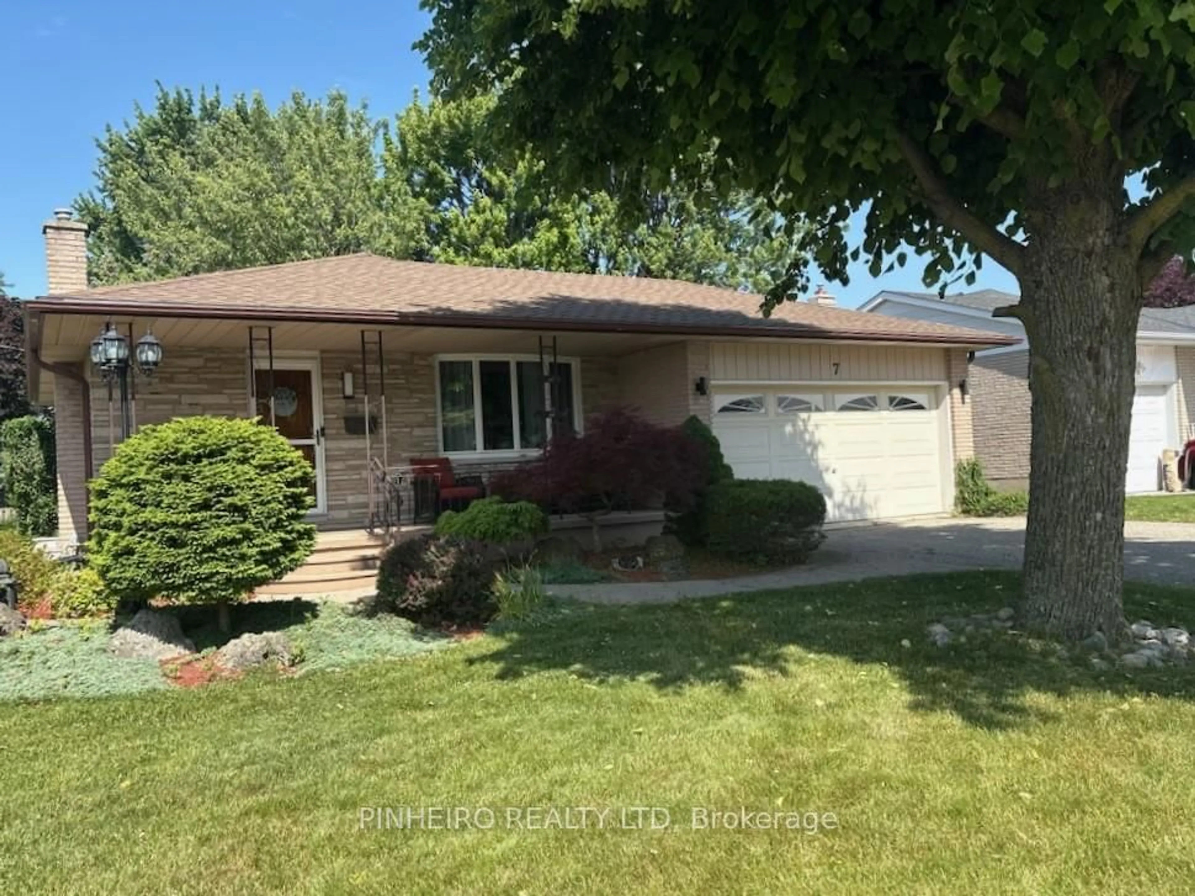 Home with vinyl exterior material, street for 7 Mc Larty Dr, St. Thomas Ontario N5R 5J7
