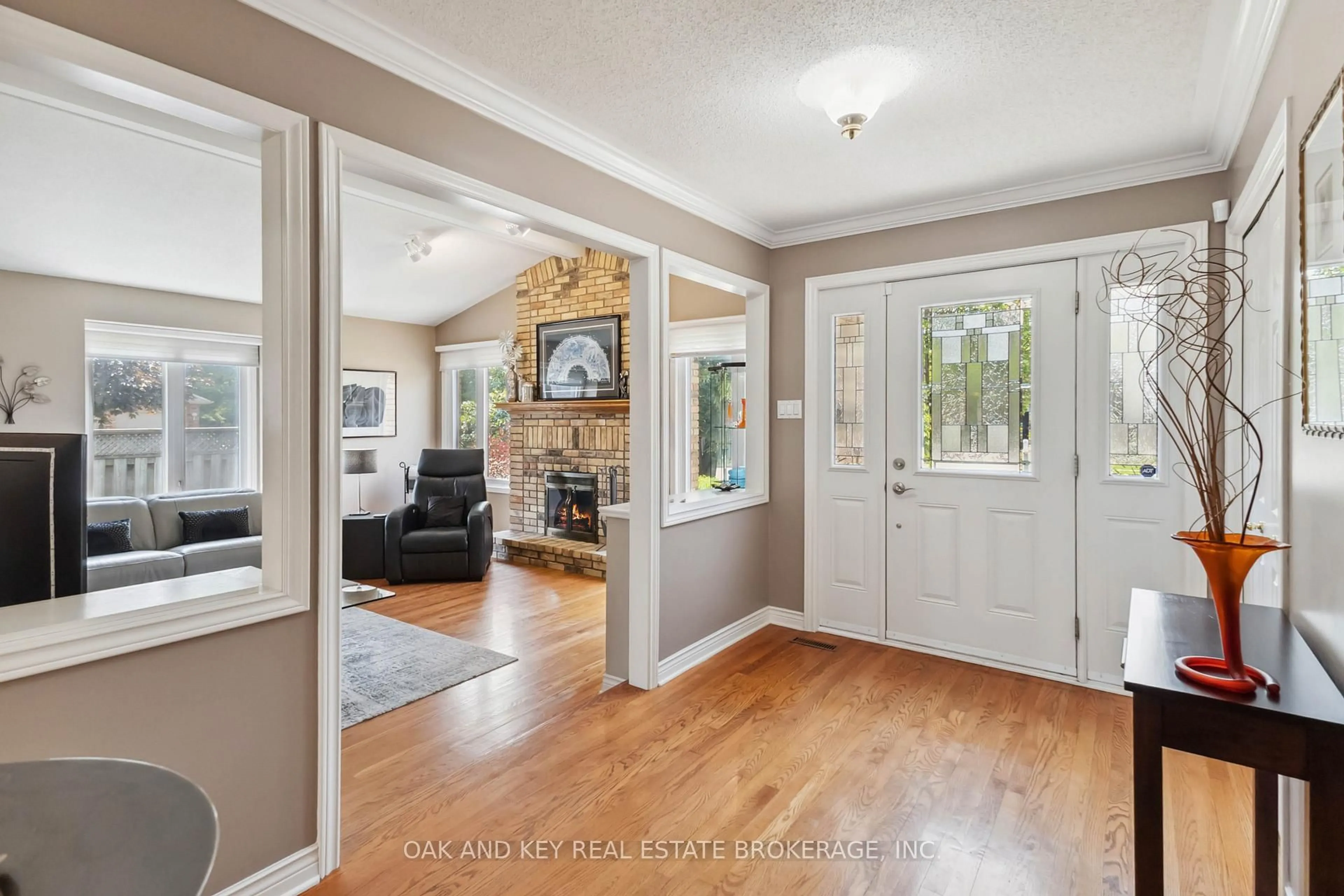 Indoor entryway for 94 SUNNYSIDE Dr, London North Ontario N5X 3N1