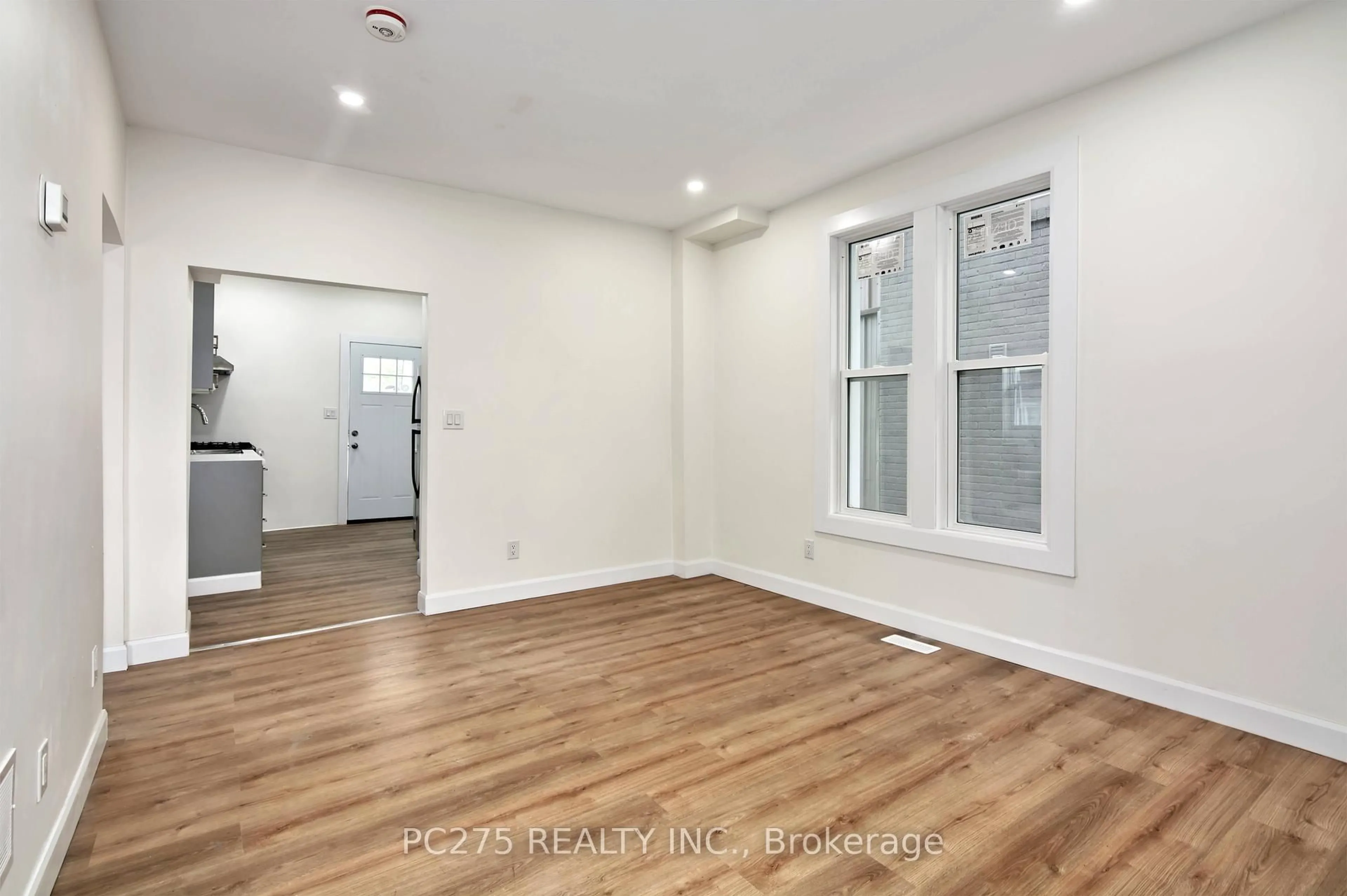 A pic of a room for 272 Vidal St, Sarnia Ontario N7T 2T7