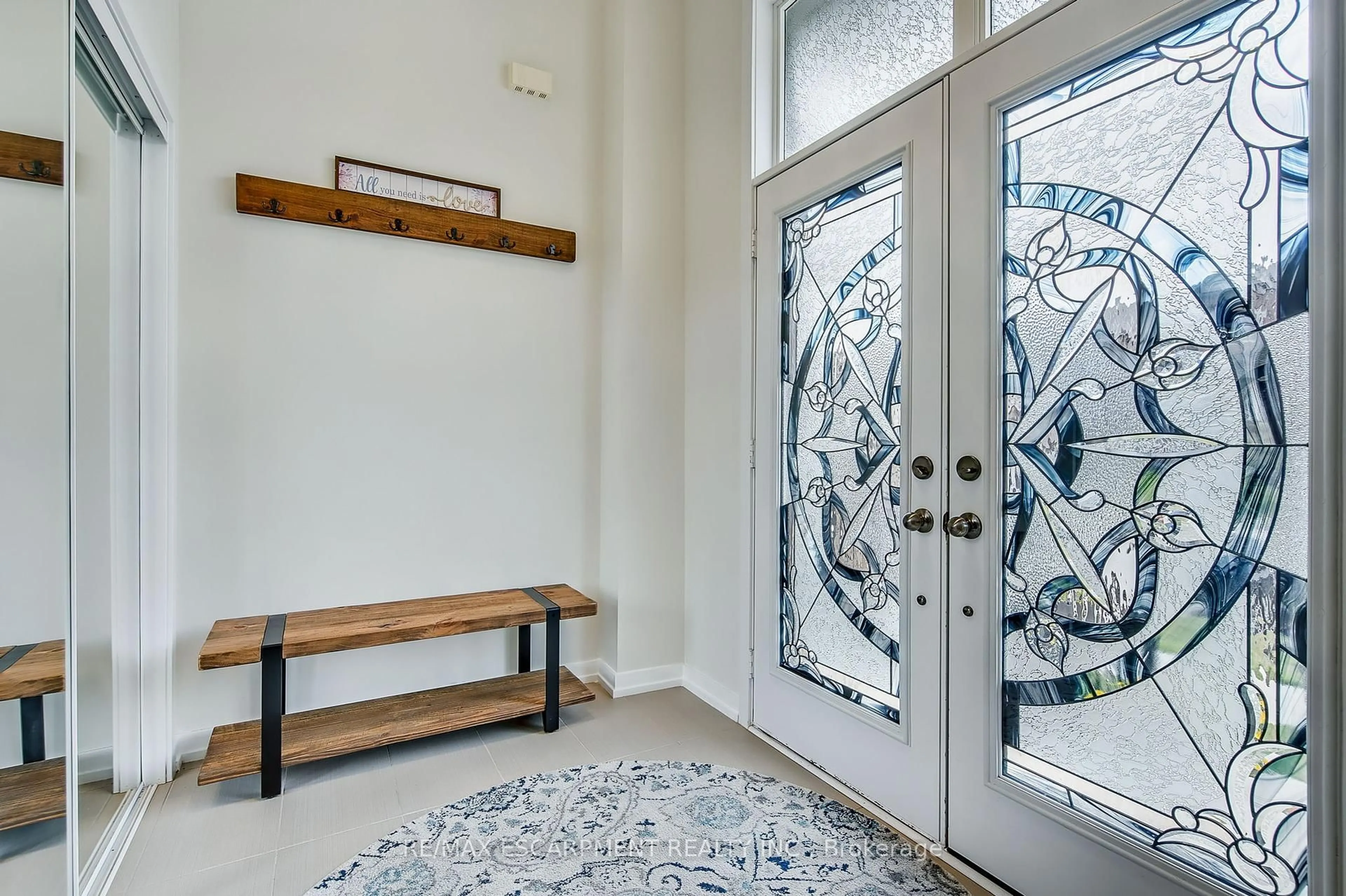 Indoor entryway for 110 Pagebrook Cres, Hamilton Ontario L8J 0K7