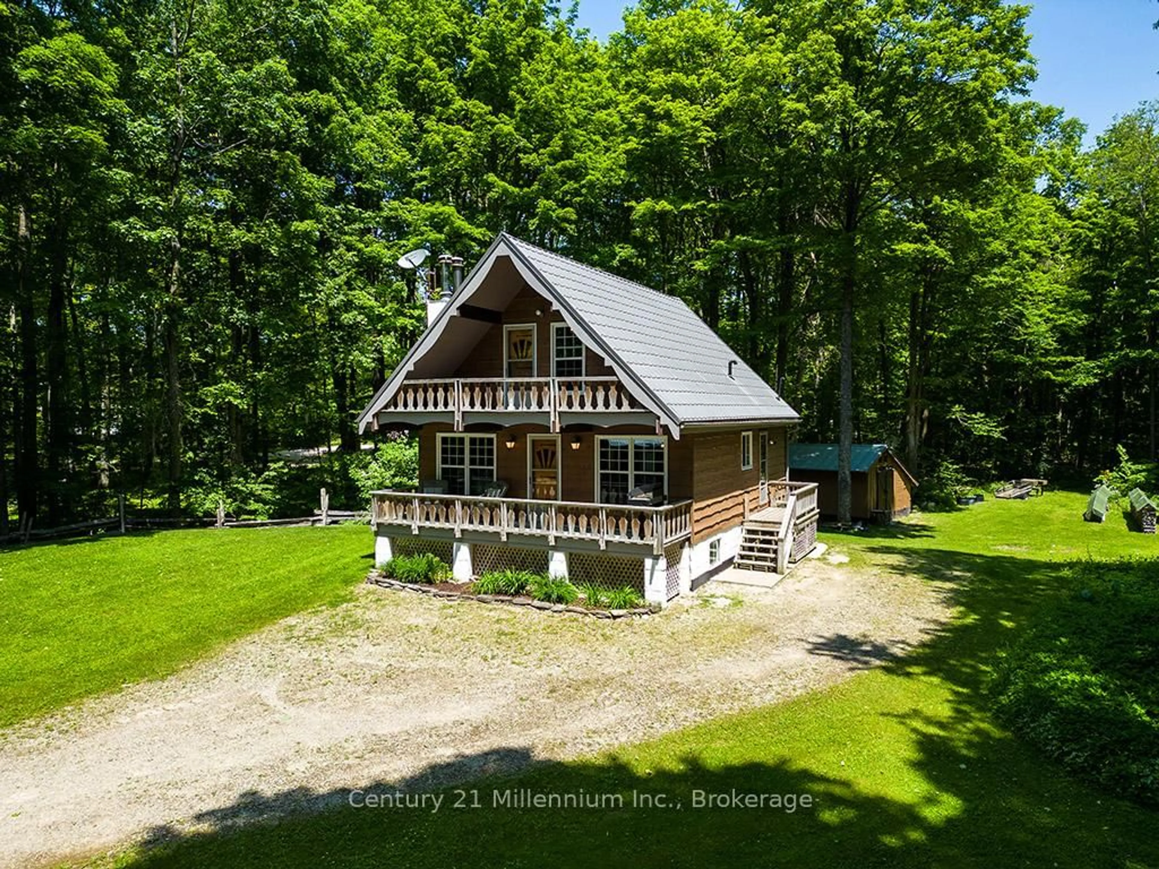 A pic from outside/outdoor area/front of a property/back of a property/a pic from drone, unknown for 495115 Grey 2 Rd, Blue Mountains Ontario N0H 2E0