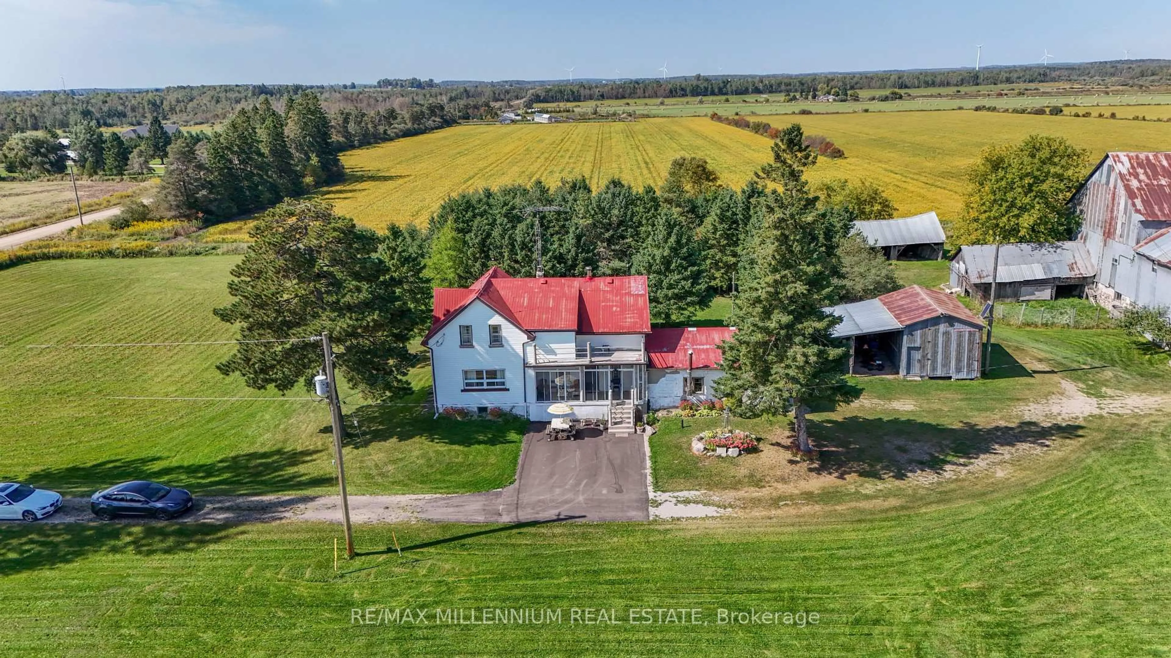 A pic from outside/outdoor area/front of a property/back of a property/a pic from drone, unknown for 25 Side Rd #423365, Amaranth Ontario L9V 1M3