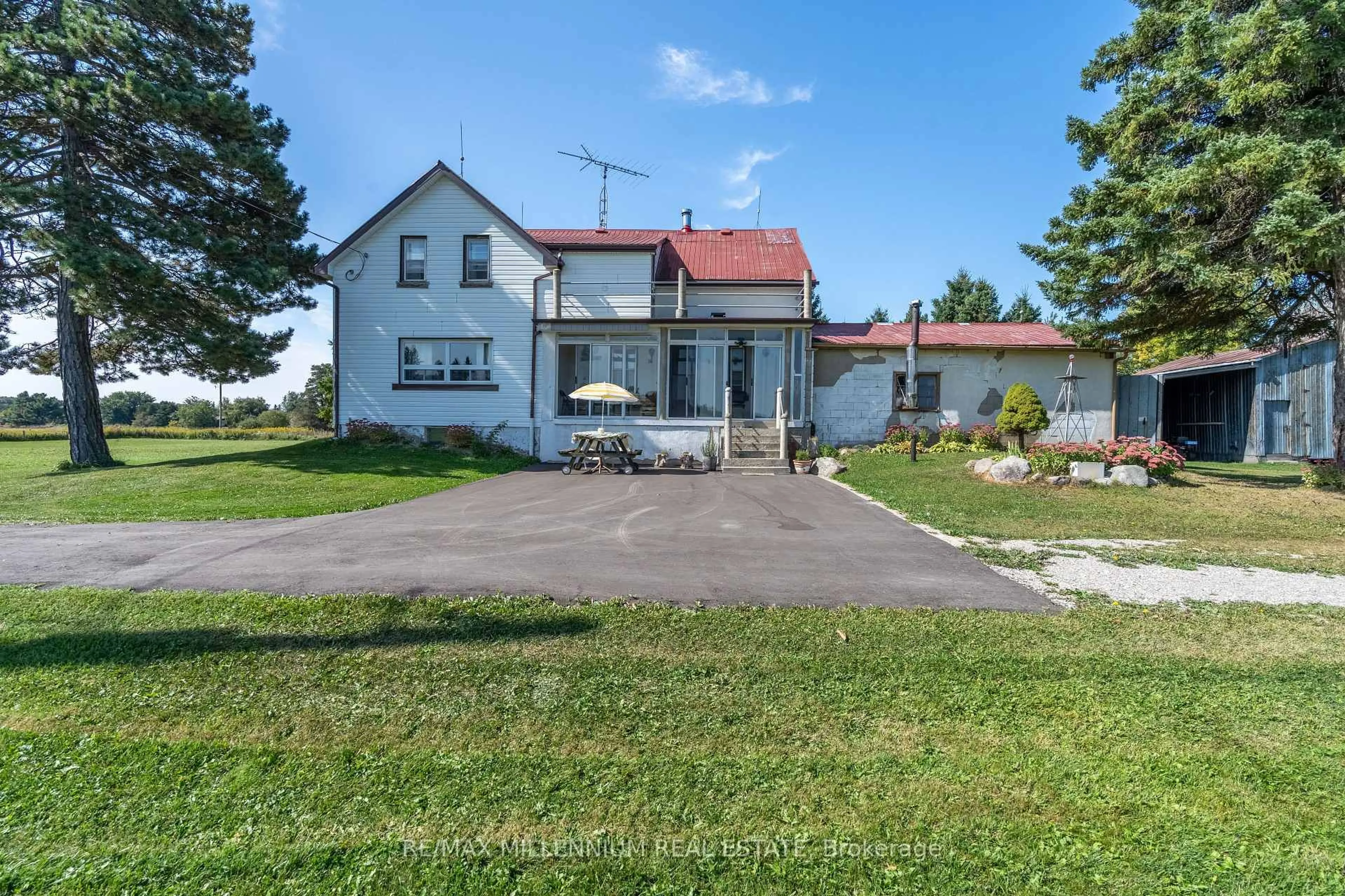 A pic from outside/outdoor area/front of a property/back of a property/a pic from drone, unknown for 25 Side Rd #423365, Amaranth Ontario L9V 1M3