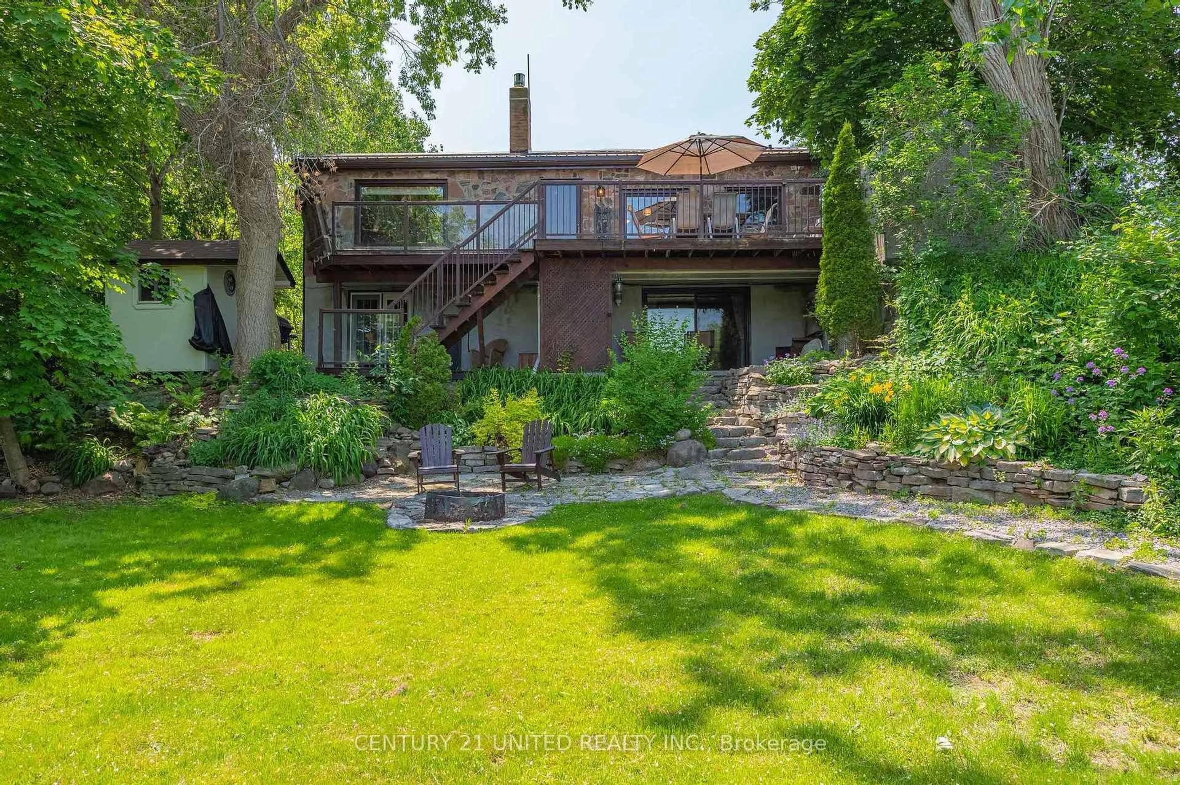 A pic from outside/outdoor area/front of a property/back of a property/a pic from drone, water/lake/river/ocean view for 646 Ludgate St, Peterborough East Ontario K9H 2C2
