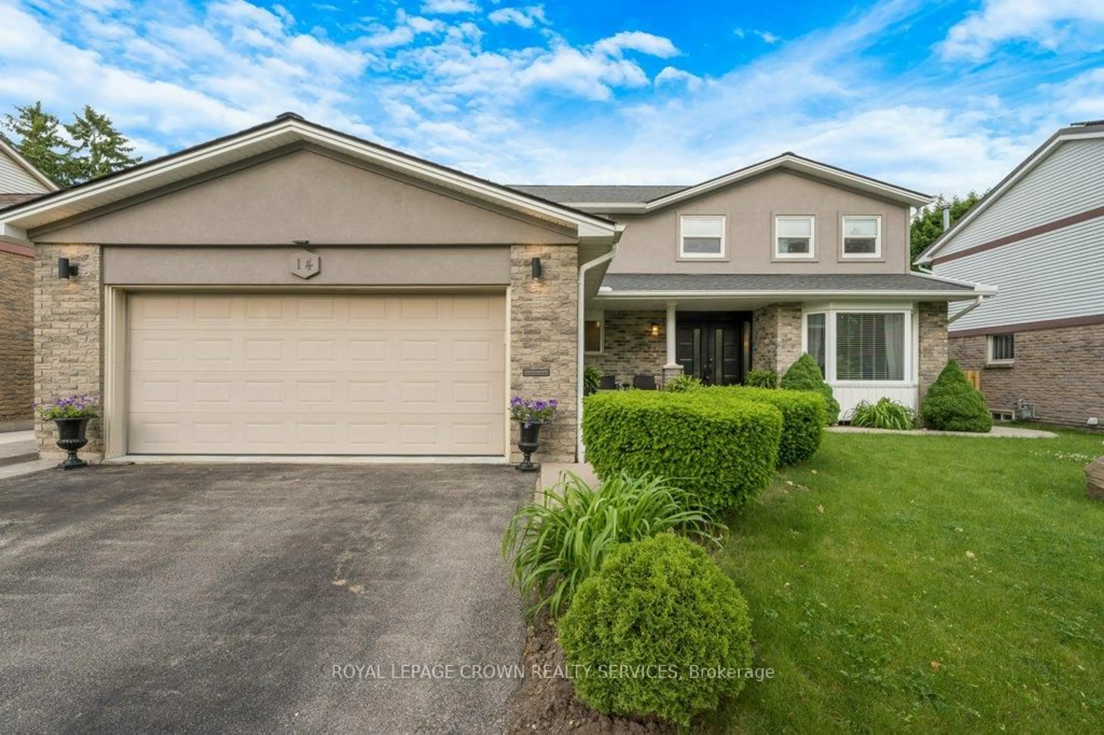 Home with vinyl exterior material, street for 14 Pathfinder Cres, Kitchener Ontario N2P 1S6