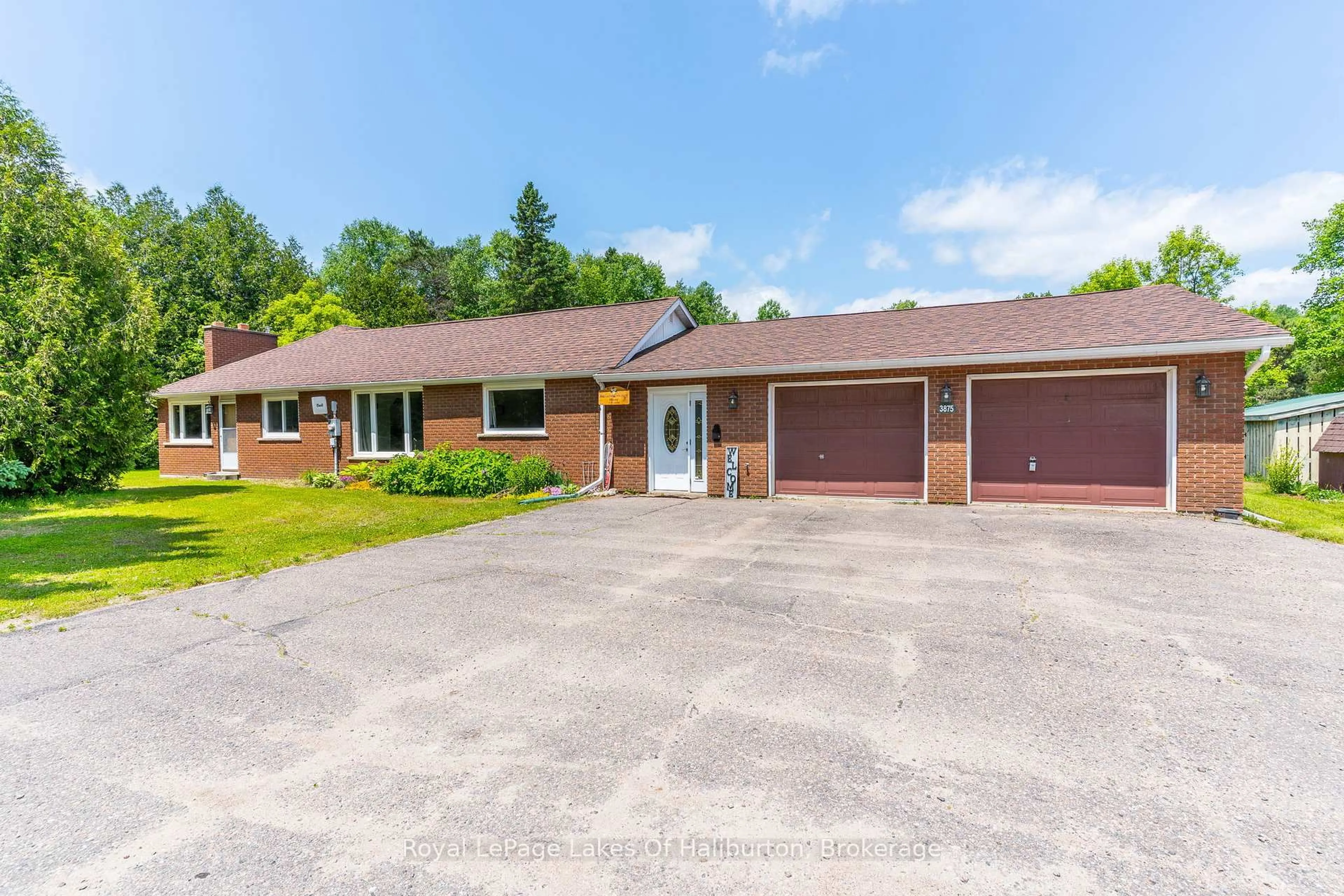 A pic from outside/outdoor area/front of a property/back of a property/a pic from drone, street for 3875 LOOP Rd, Dysart et al Ontario K0L 1X0