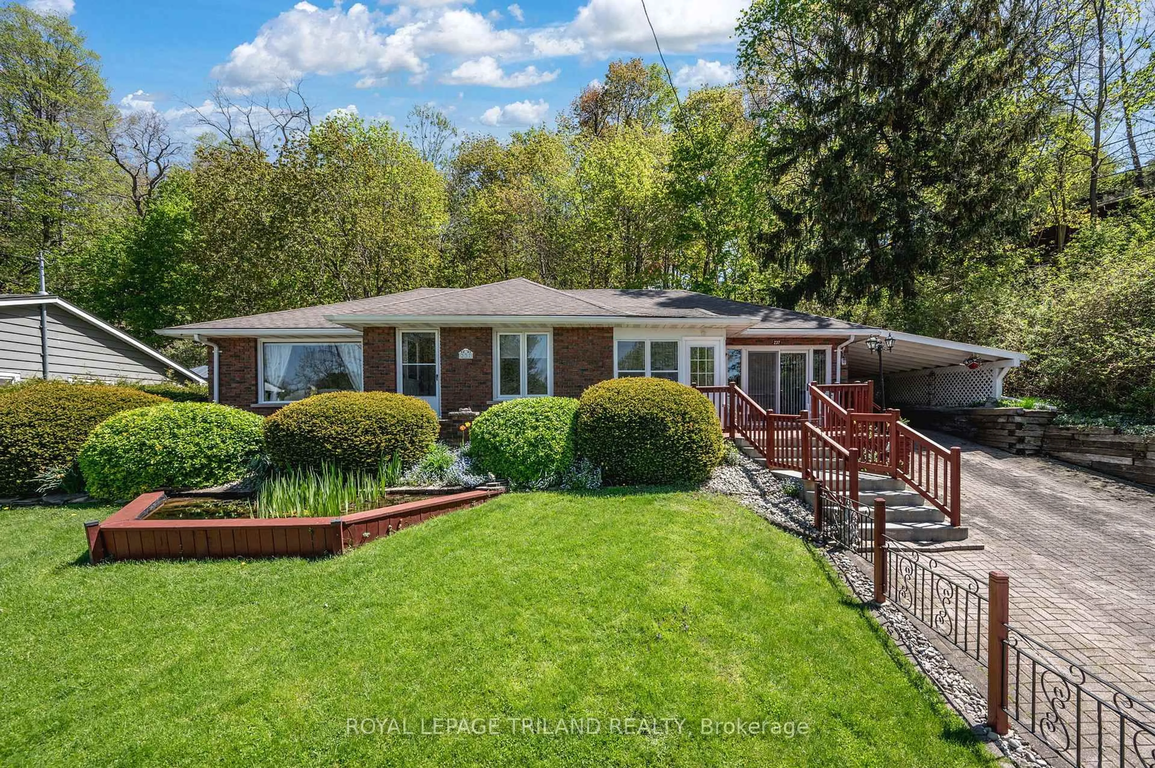 Unknown for 237 Frances St, Central Elgin Ontario N5L 1A8