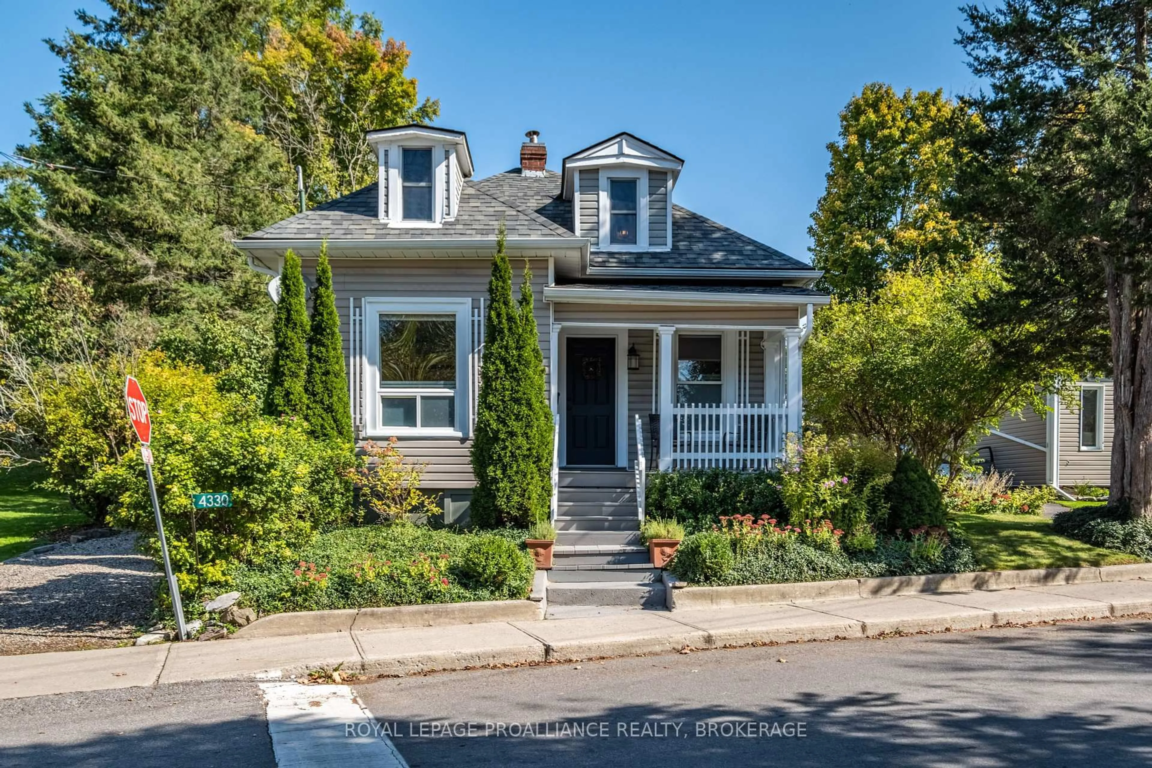 Home with brick exterior material, street for 4330 William St, Sydenham Ontario K0H 2T0