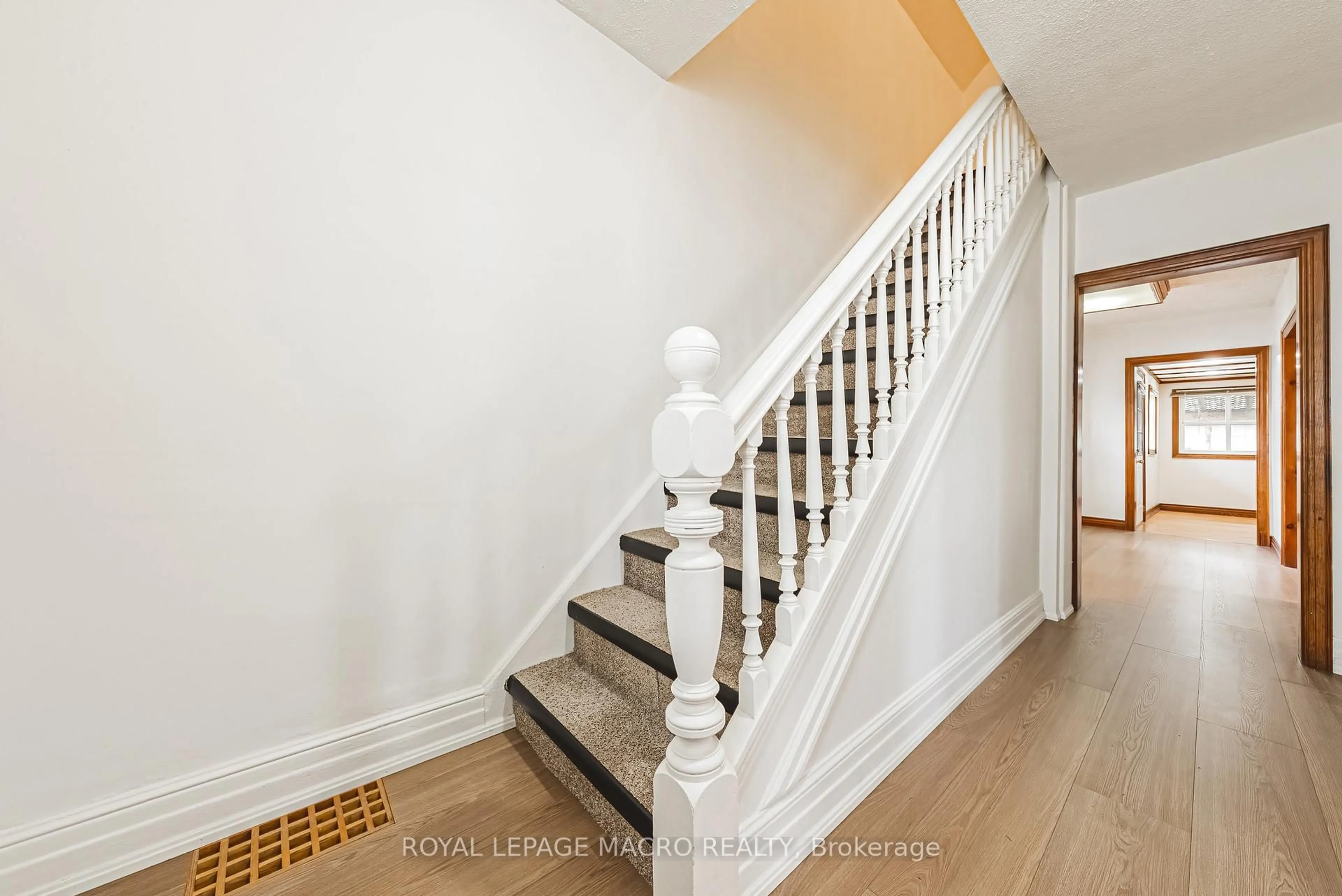 Stairs for 168 Britannia Ave, Hamilton Ontario L8H 1X5