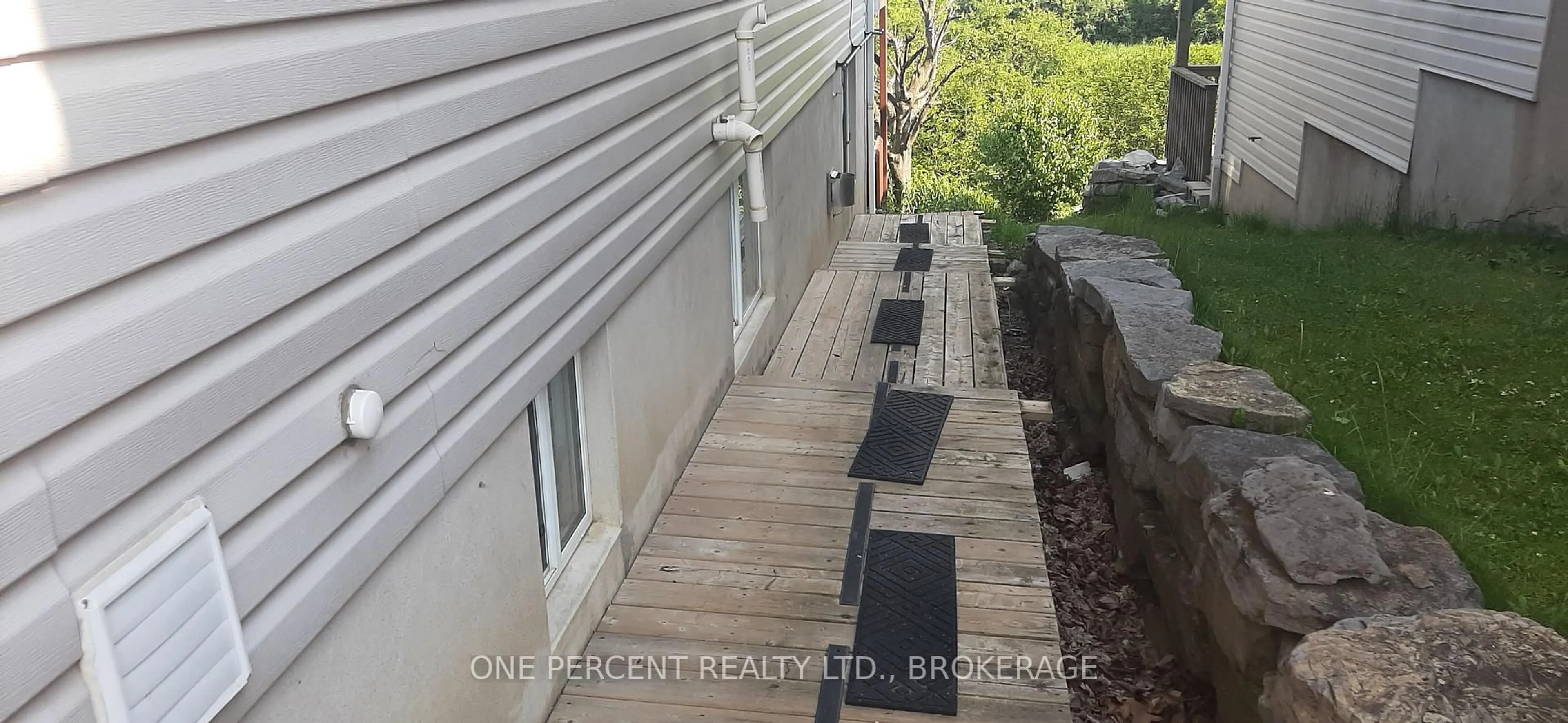 Patio, street for 441 Dolshire St, Kingston Ontario K7M 9B5