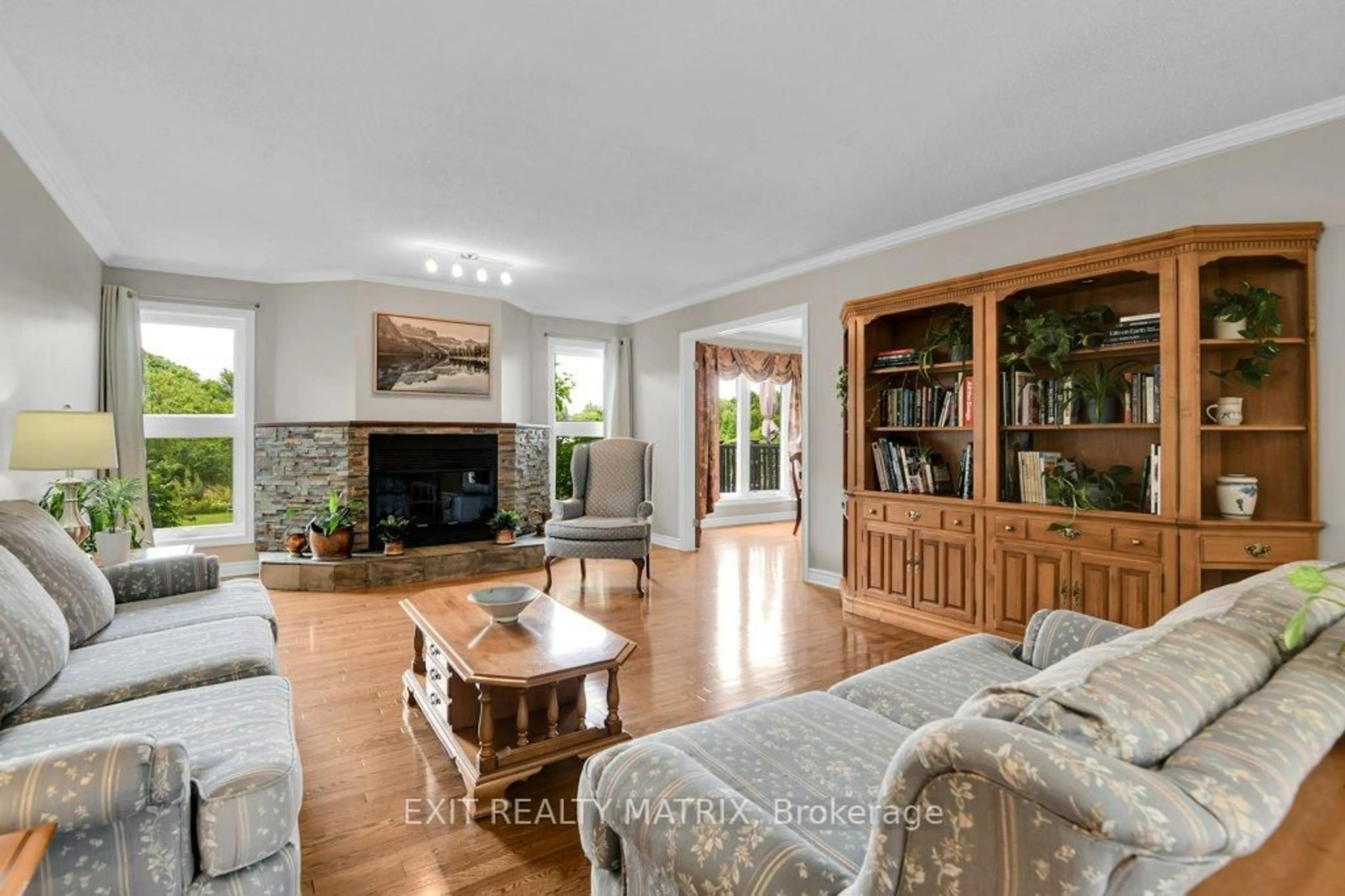 Living room with furniture, unknown for 842 Apple Lane, Cumberland Ontario K4C 1C1