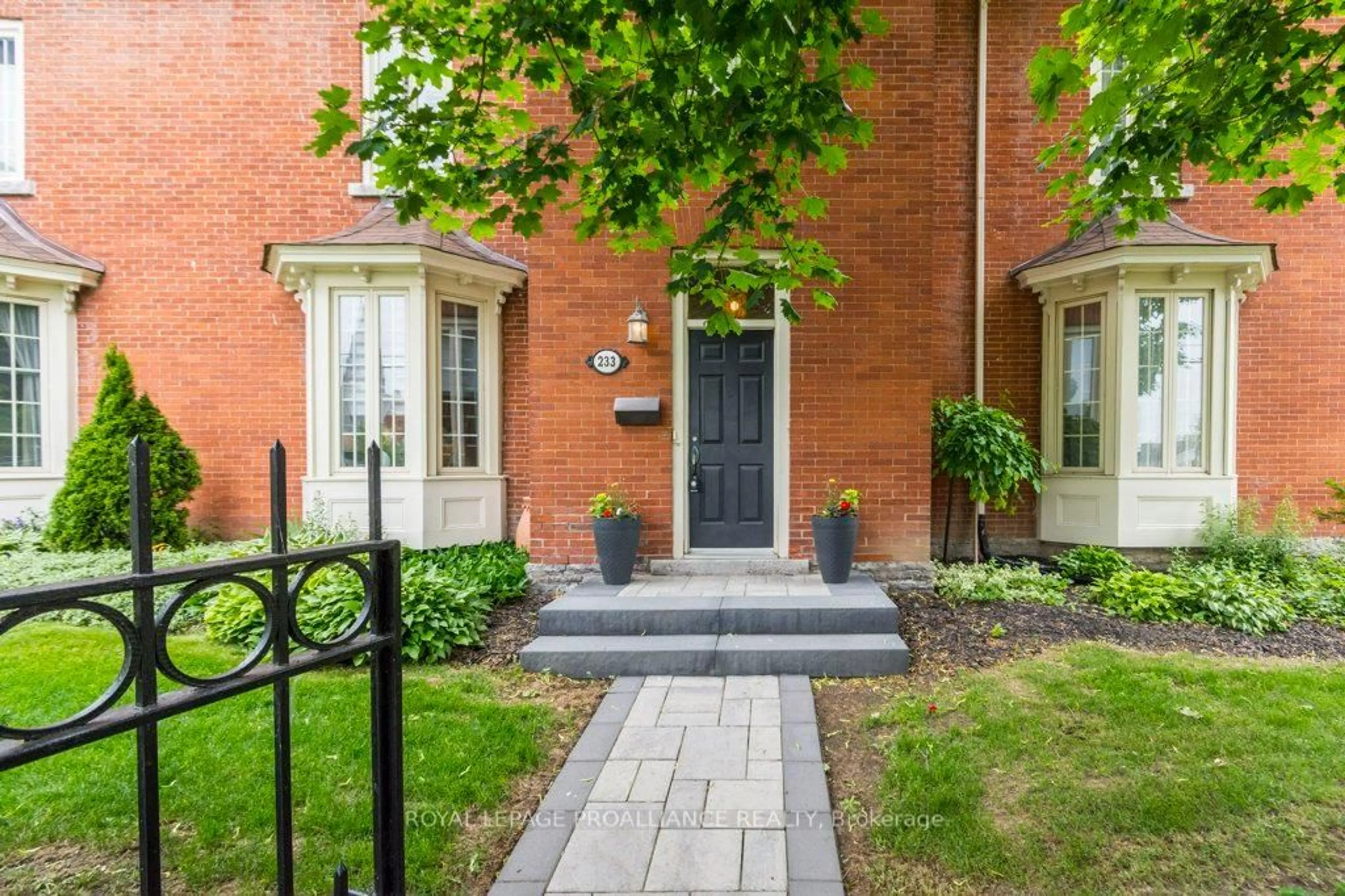 Unknown for 233 John St #5, Belleville Ontario K8N 3G2