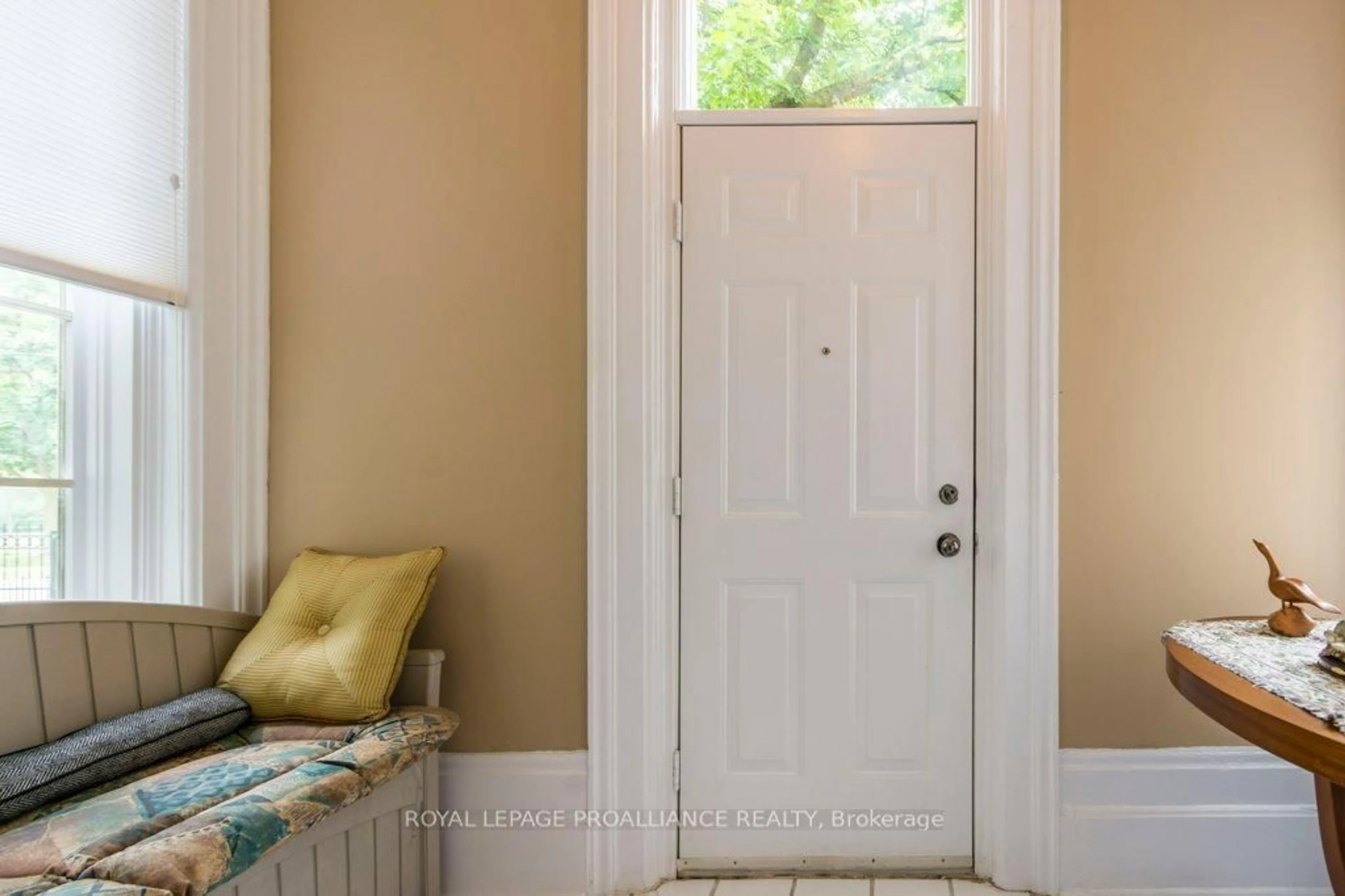Indoor entryway for 233 John St #5, Belleville Ontario K8N 3G2