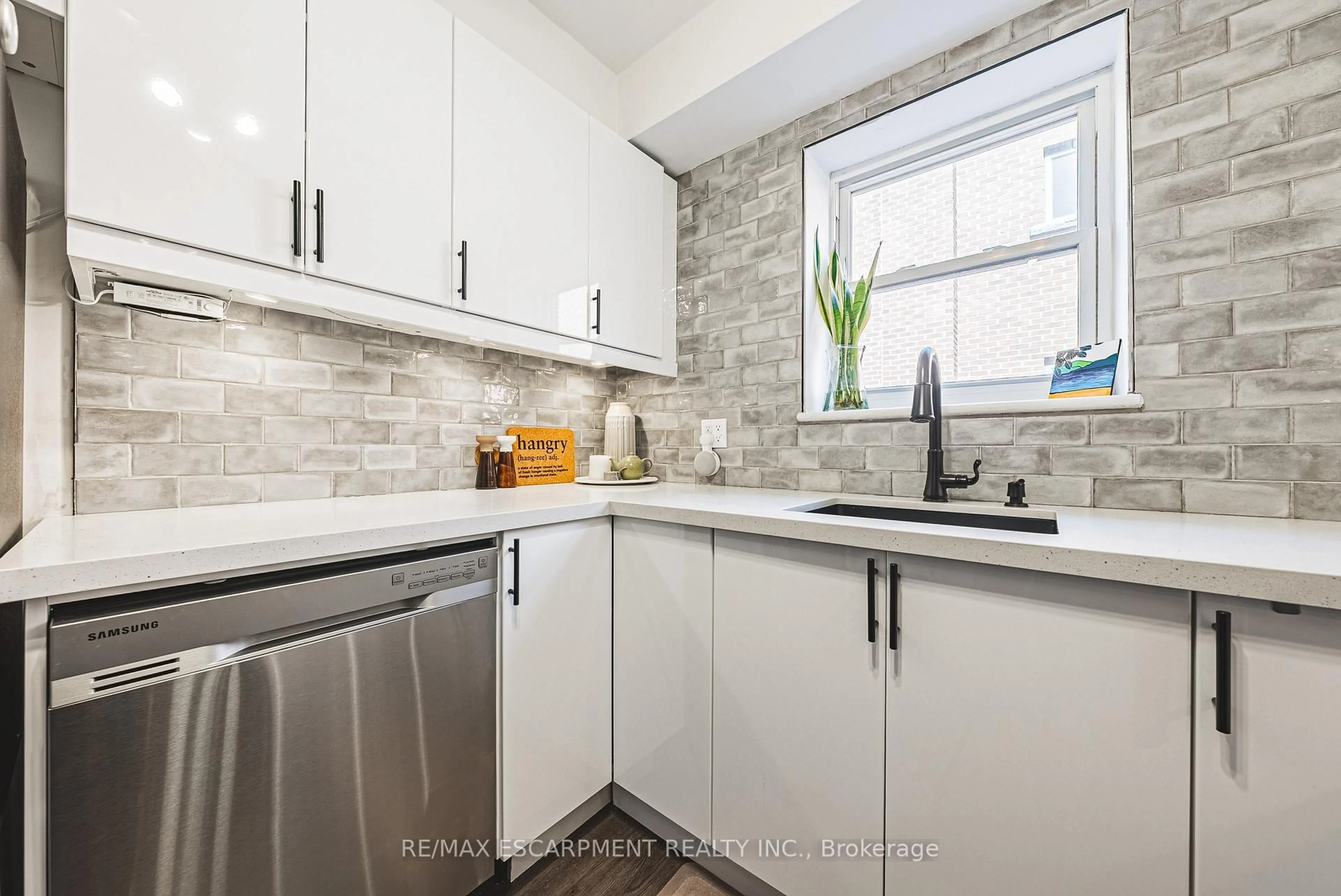 Unknown for 836 Concession St #208, Hamilton Ontario L8V 1E2