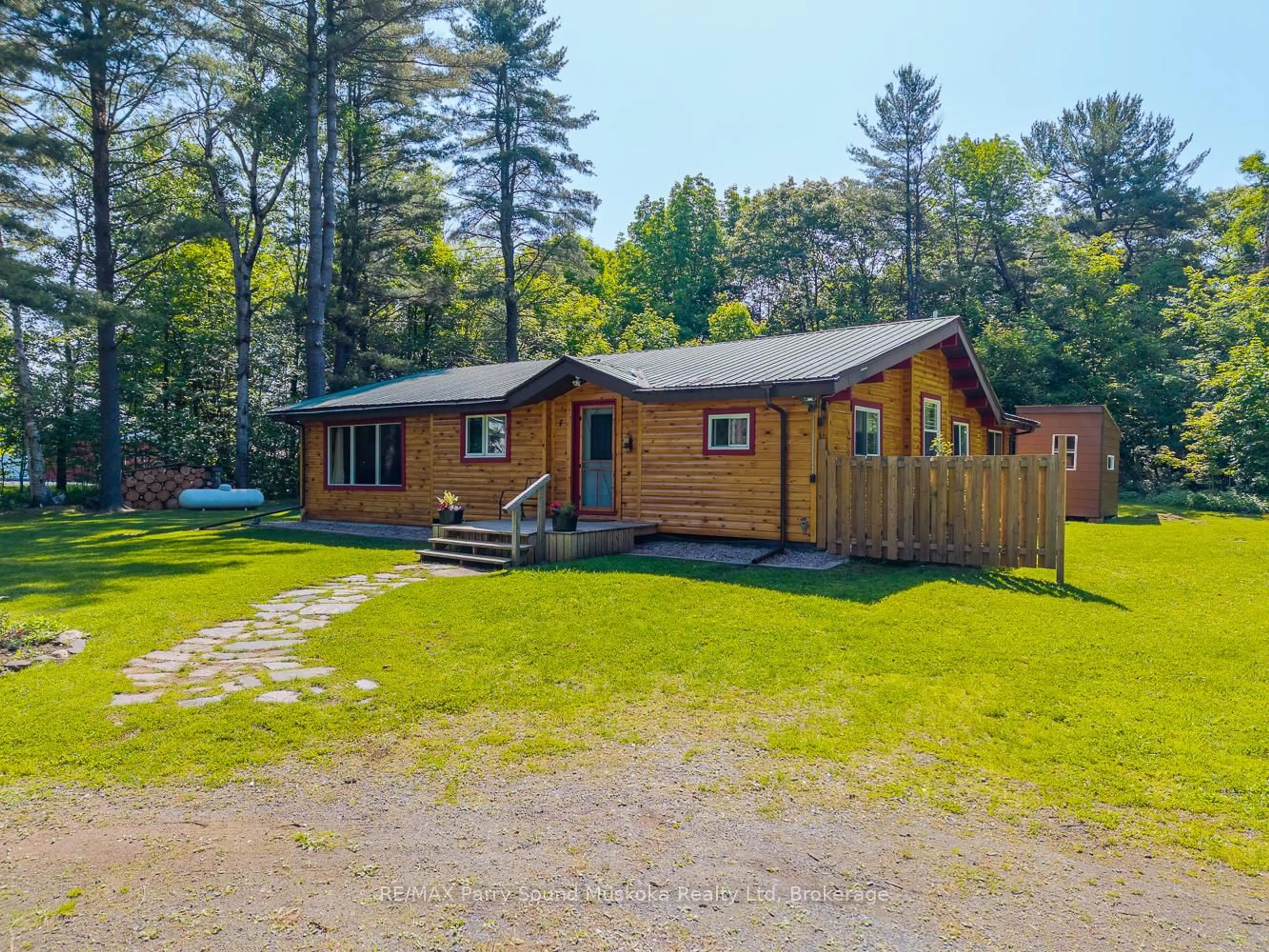 A pic from outside/outdoor area/front of a property/back of a property/a pic from drone, unknown for 7 Municipal Dr, McDougall Ontario P2A 2W9