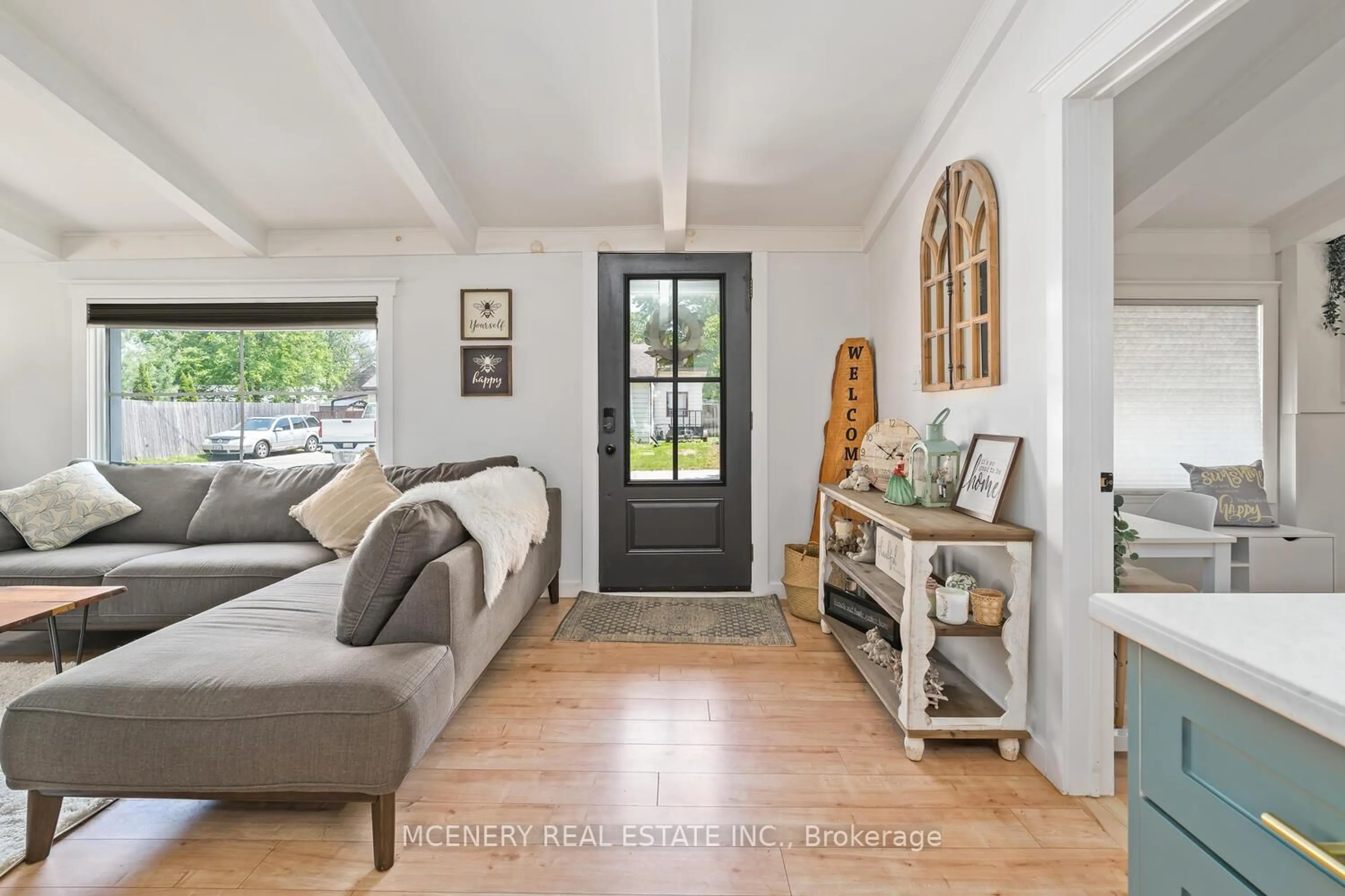 Indoor entryway for 3 SUNNYSIDE Dr, Erin Ontario N0B 1T0