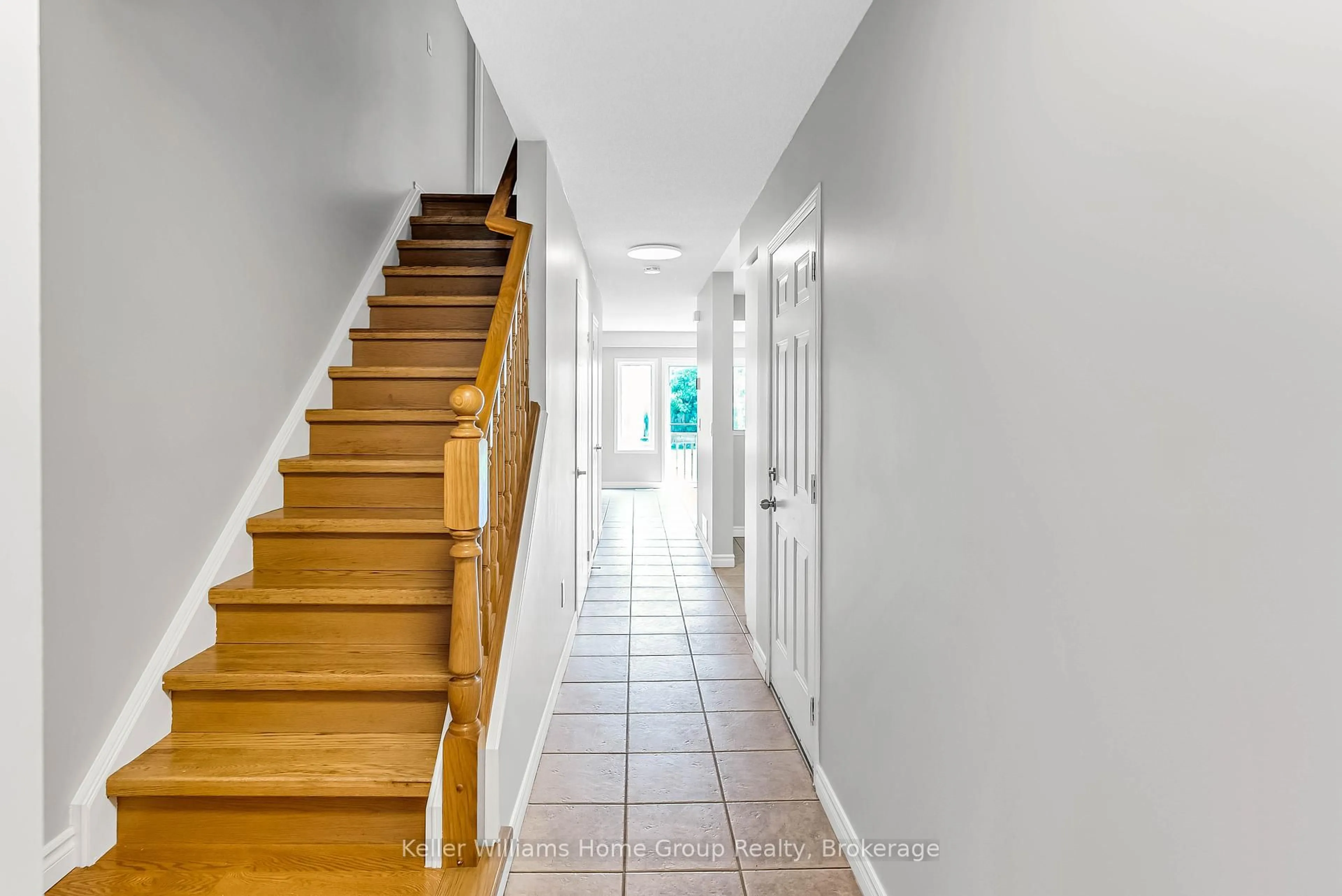 Indoor entryway for 400 Wilson Ave #41, Kitchener Ontario N2C 2S1