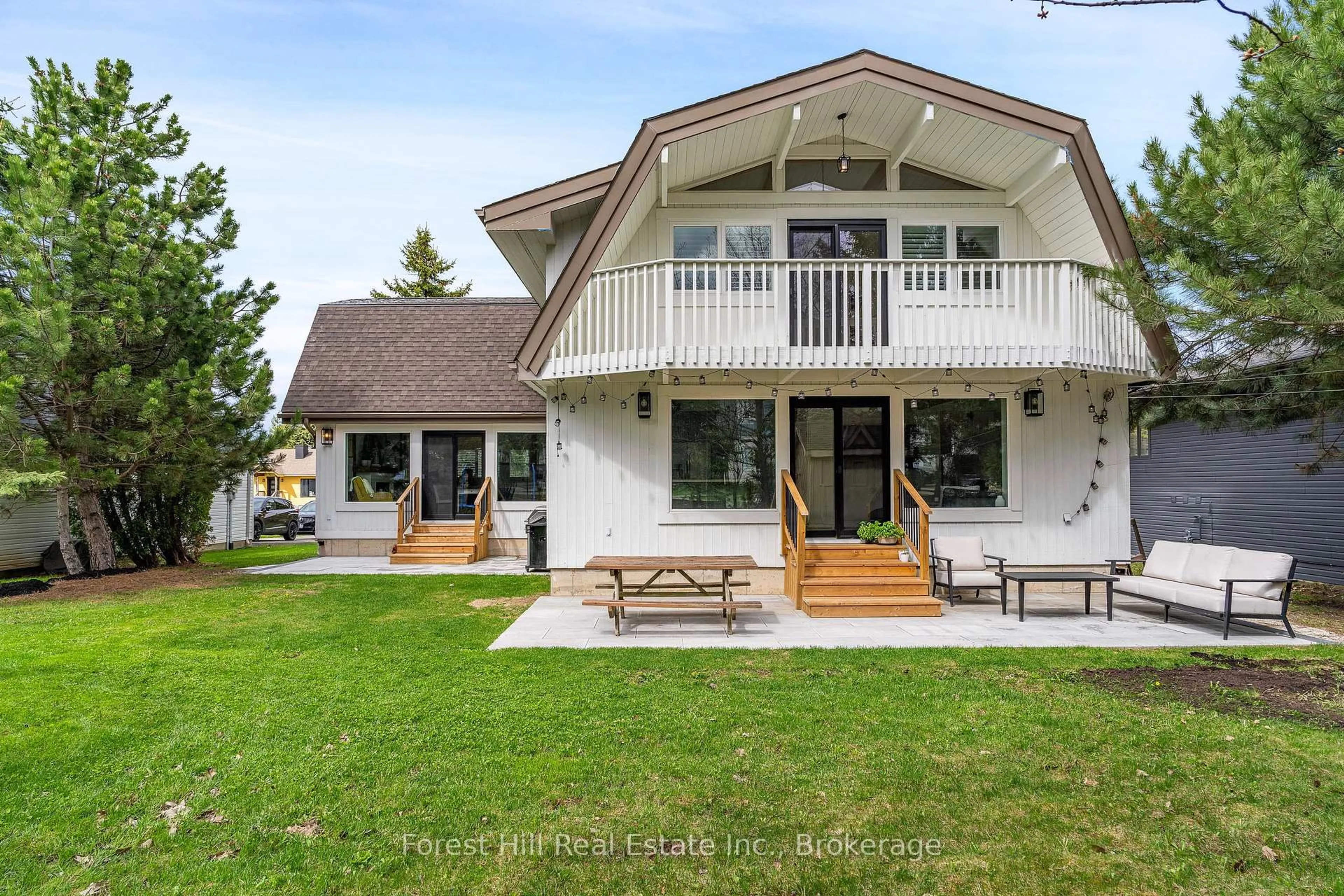 Home with vinyl exterior material, mountain view for 144 Brooker Blvd, Blue Mountains Ontario L9Y 0L4