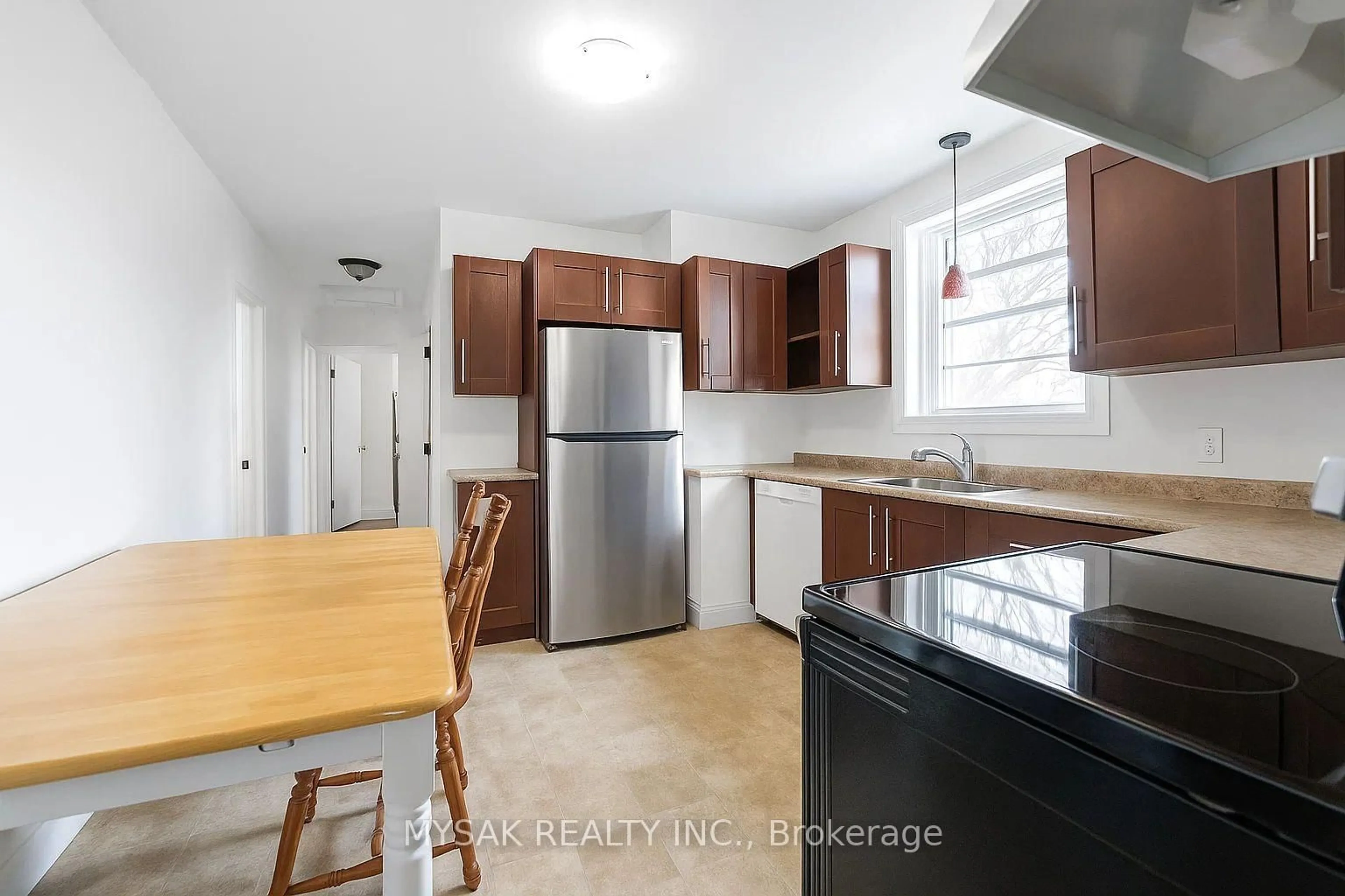 Standard kitchen, unknown for 17 West 3rd St, Hamilton Ontario L9C 3J5