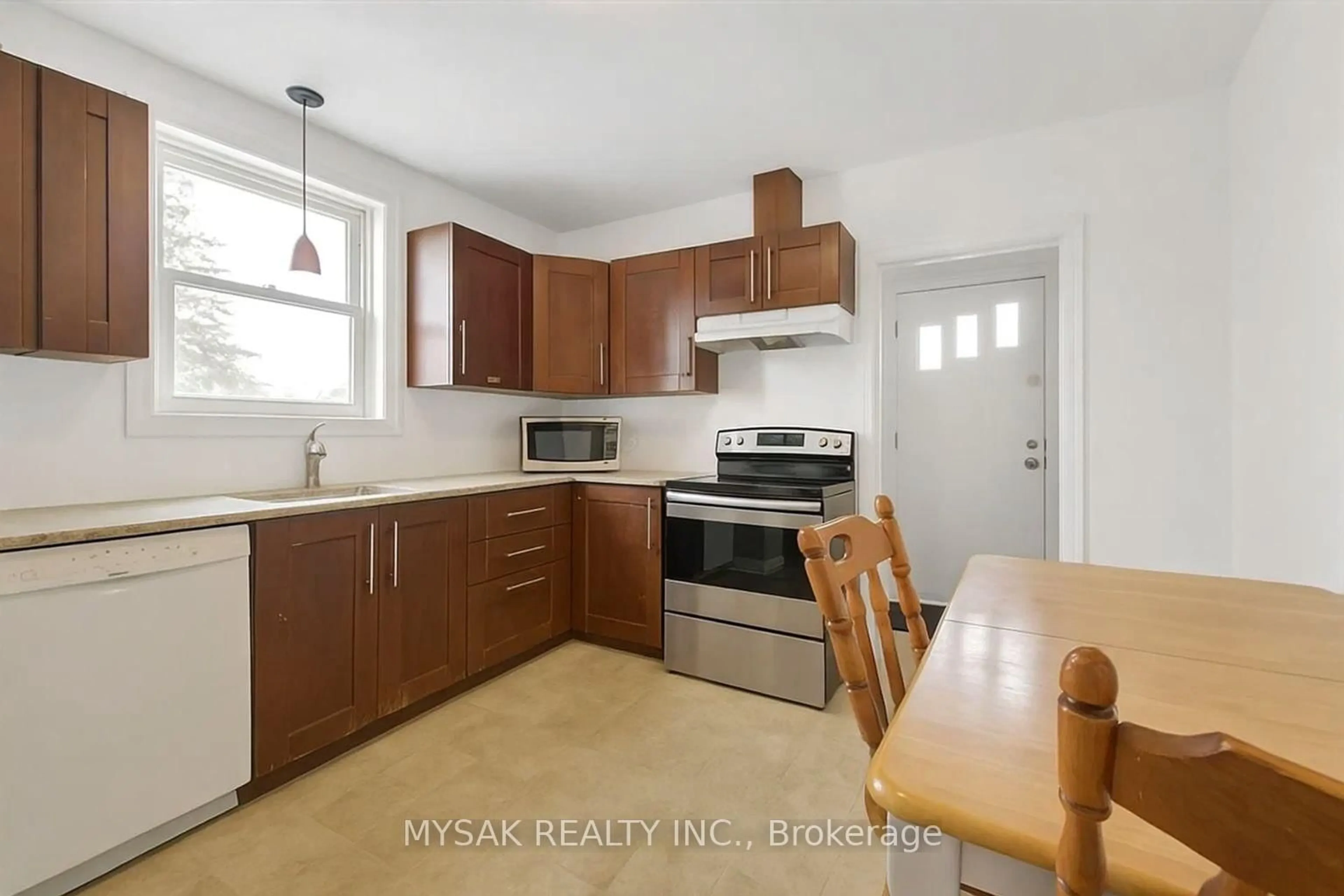 Standard kitchen, unknown for 17 West 3rd St, Hamilton Ontario L9C 3J5
