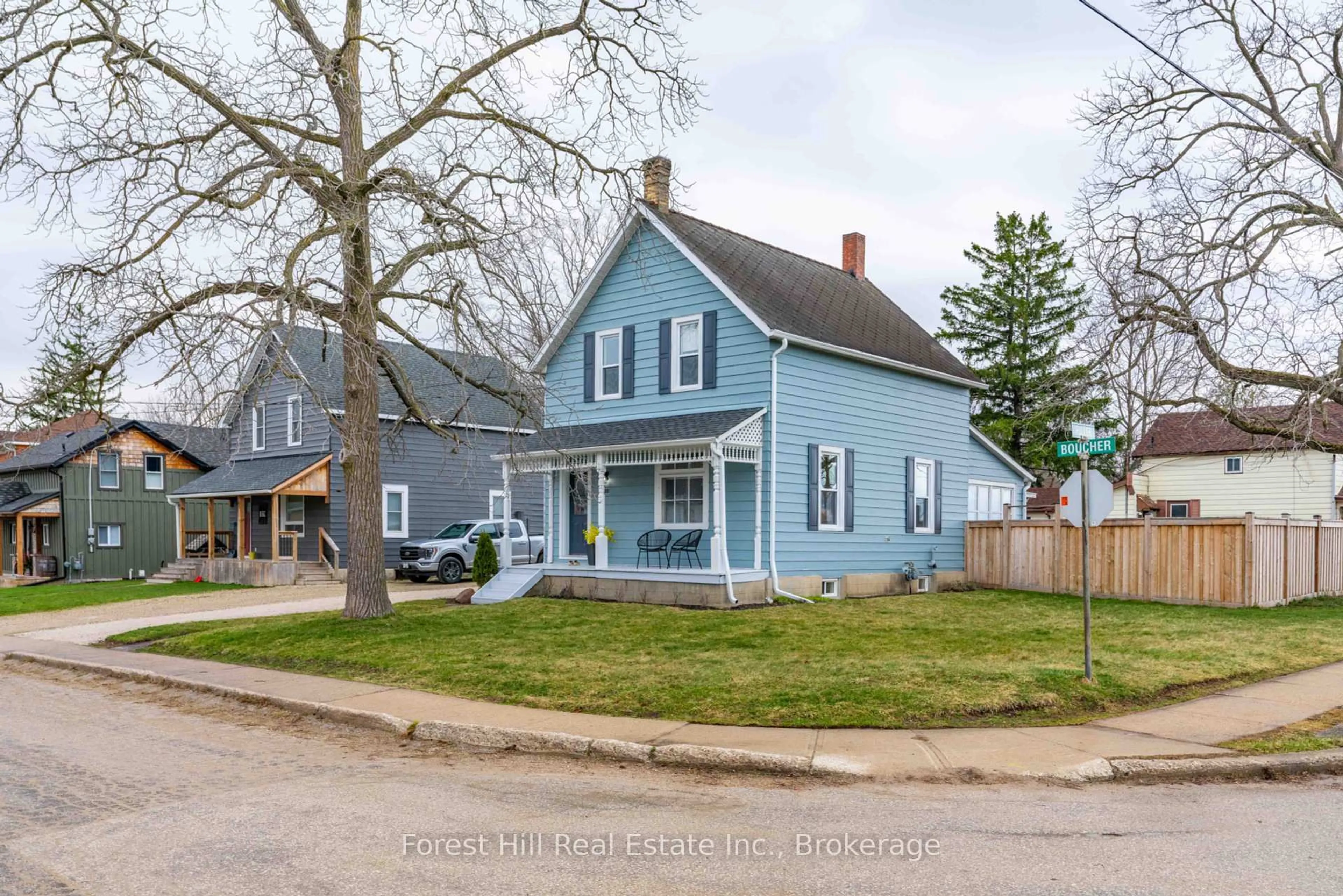 A pic from outside/outdoor area/front of a property/back of a property/a pic from drone, street for 184 BOUCHER St, Meaford Ontario N4L 1B7