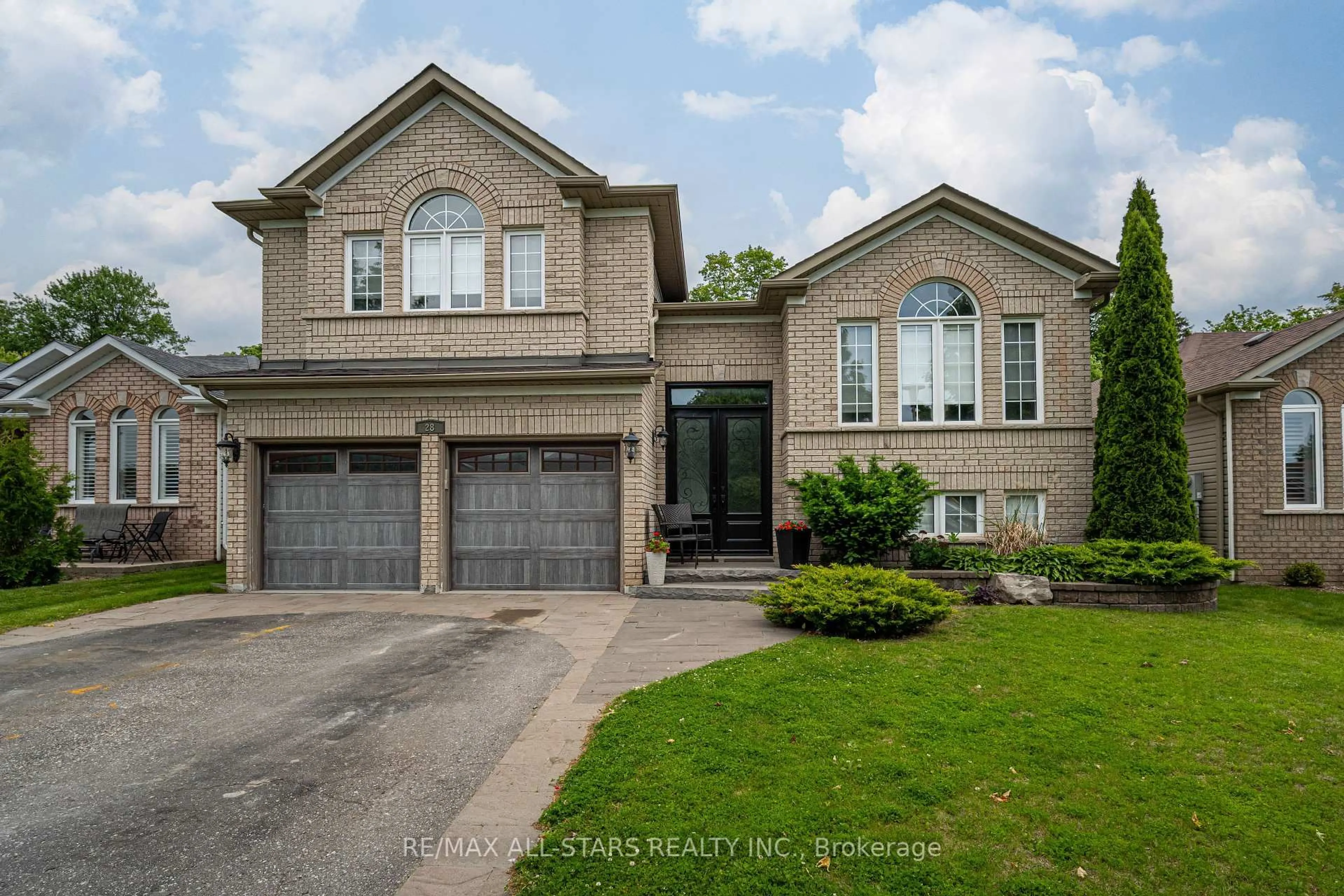 Home with brick exterior material, street for 28 Baxter Pl, Port Hope Ontario L1A 4J6