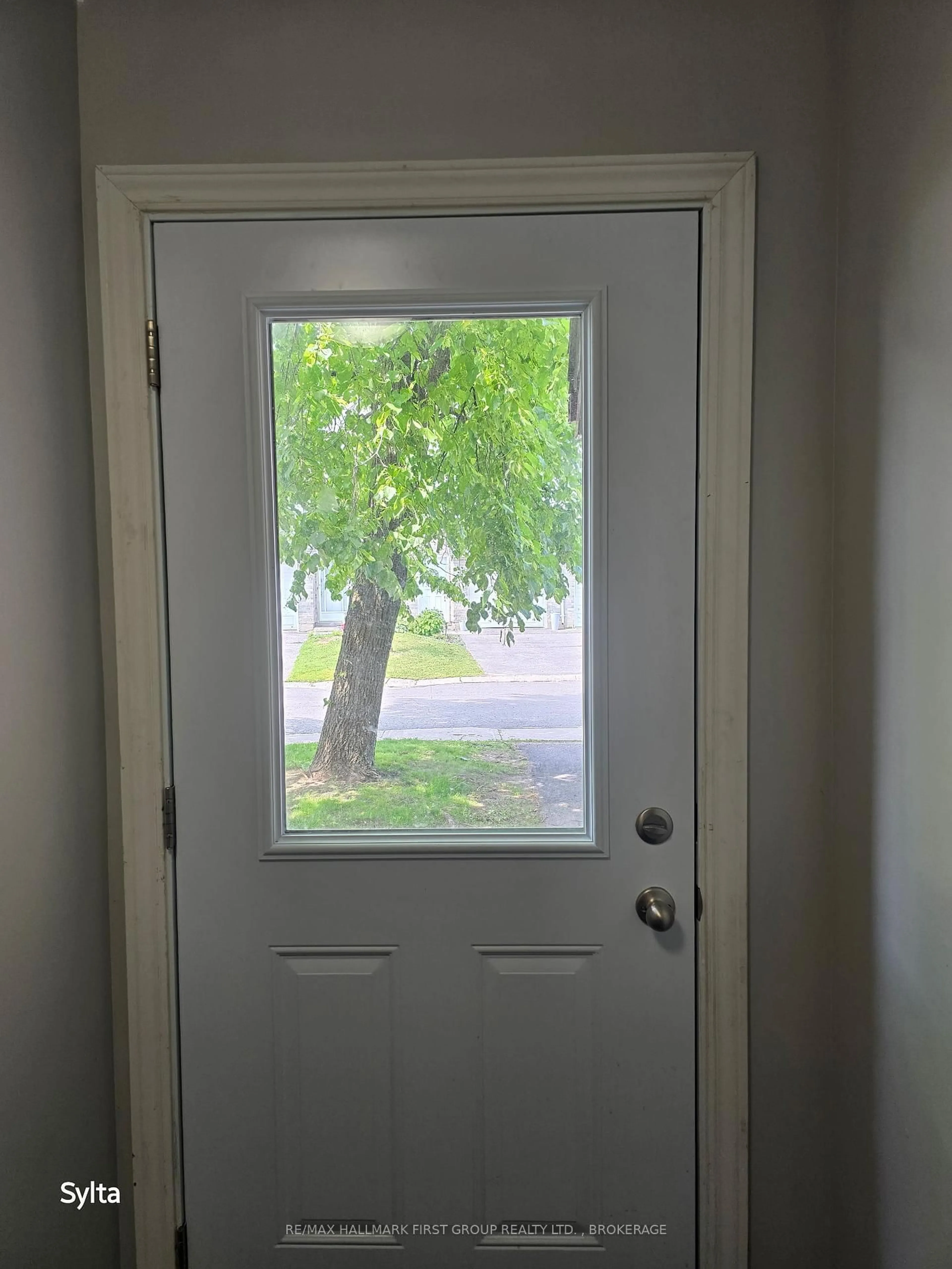 Indoor entryway for 1098 Craig Lane #152, Kingston Ontario K7M 7R9