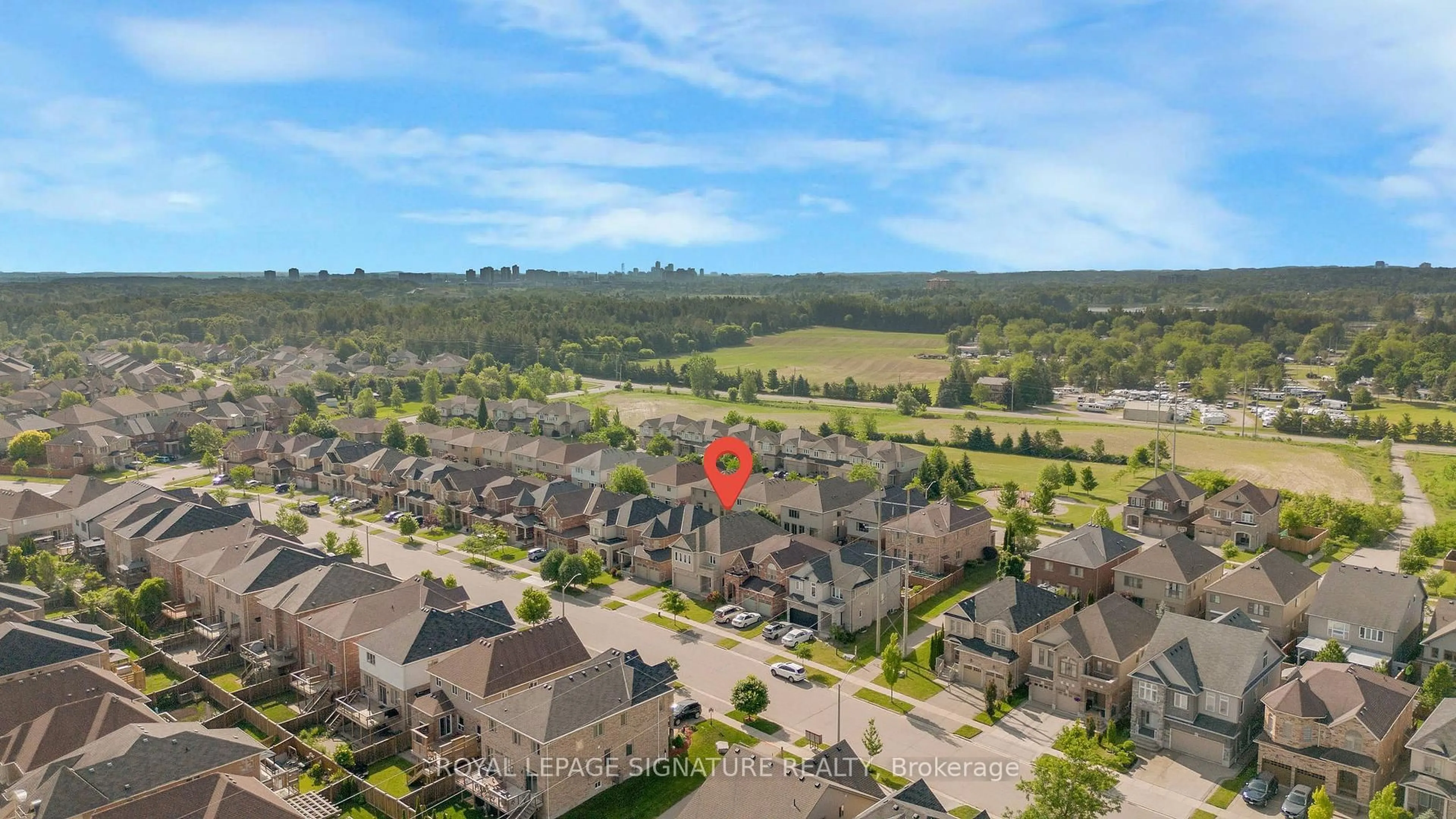 A pic from outside/outdoor area/front of a property/back of a property/a pic from drone, mountain view for 593 Pinery Tr, Waterloo Ontario N2V 2Y3