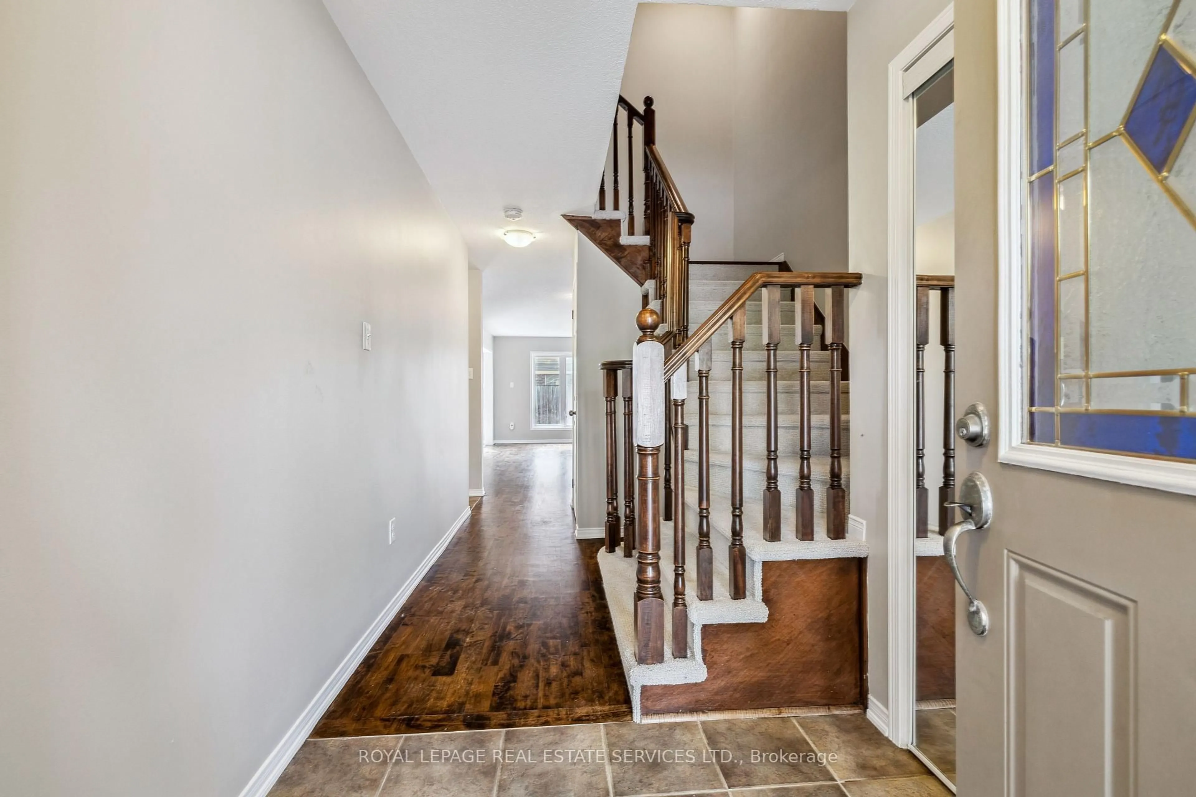 Indoor entryway for 8 Bradley Ave #23, Hamilton Ontario L0R 1C0