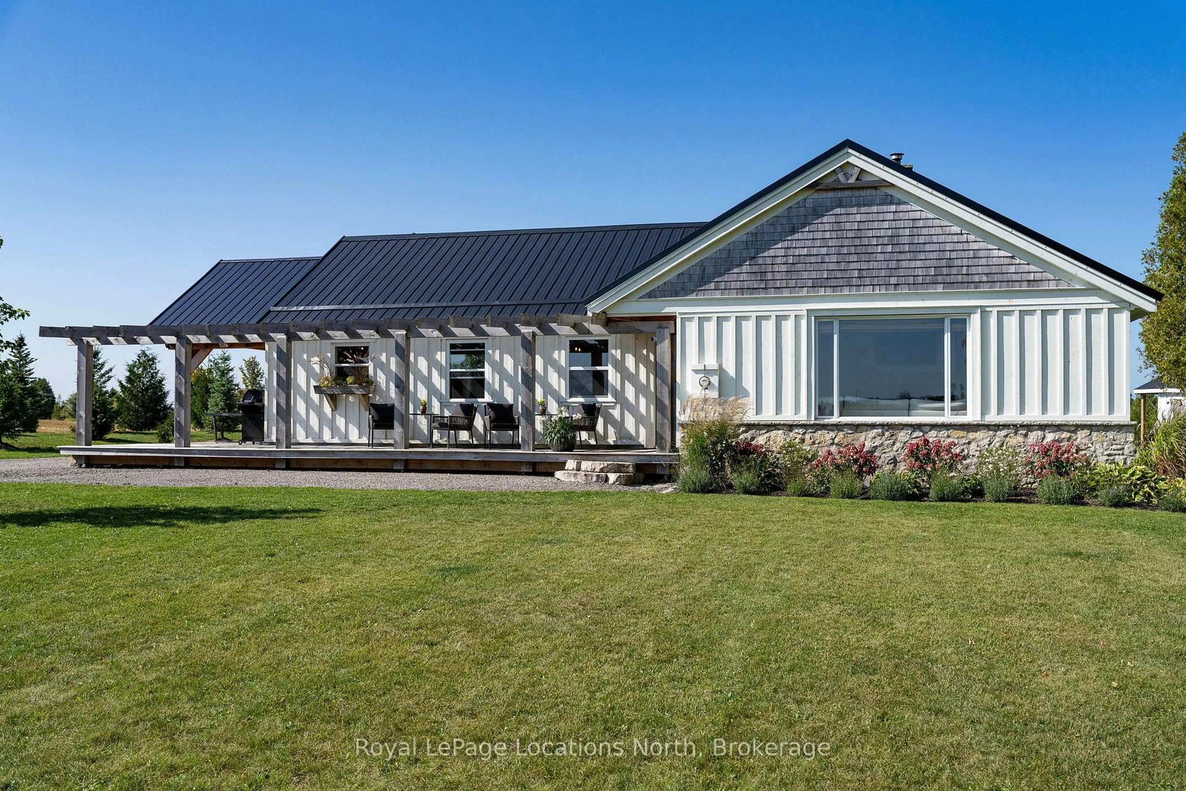 Home with vinyl exterior material, unknown for 469018 GREY 31 Rd, Grey Highlands Ontario N0C 1C0