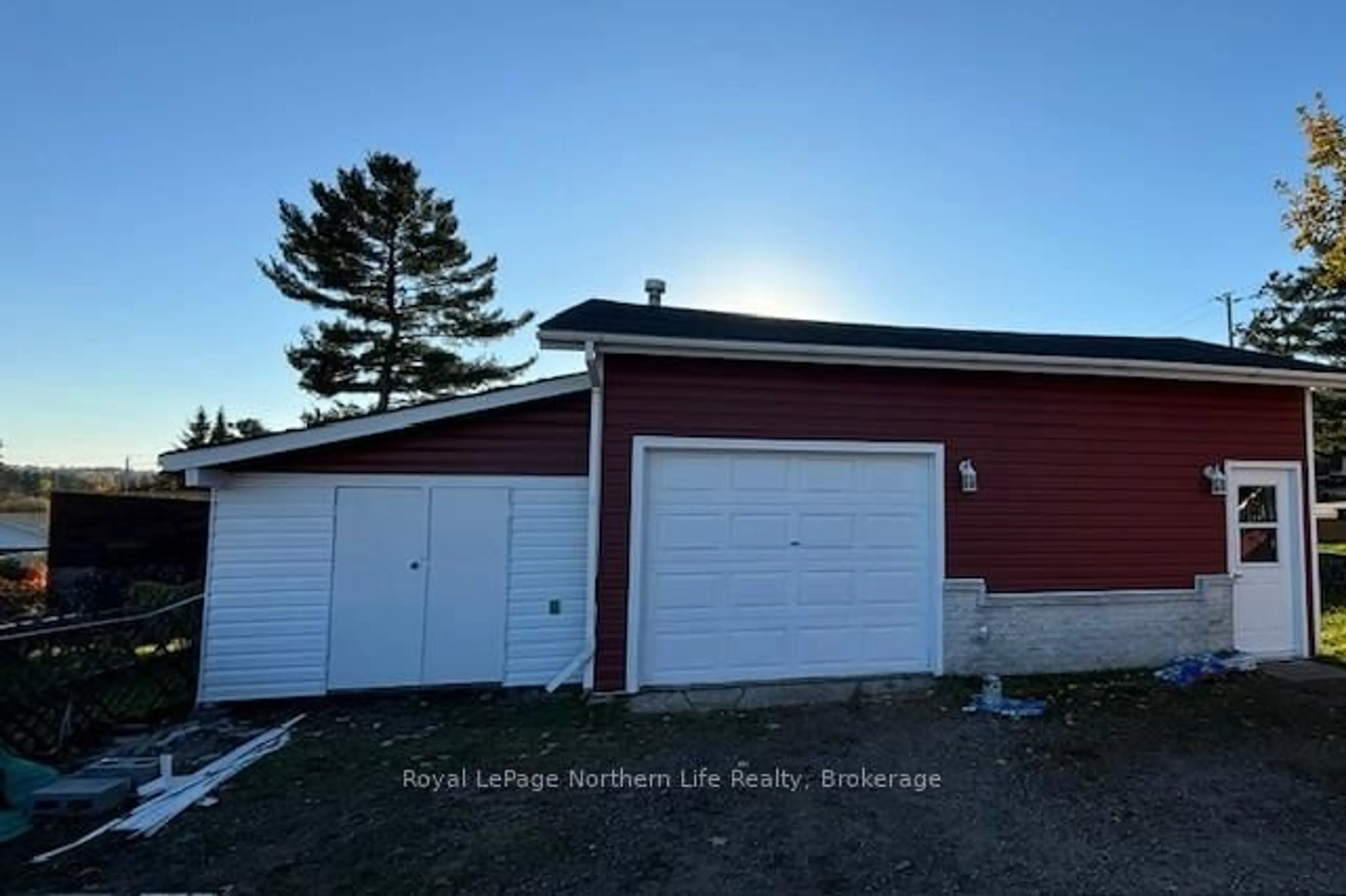 A pic from outside/outdoor area/front of a property/back of a property/a pic from drone, unknown for 511 BRYDGES St, Mattawa Ontario P0H 1V0