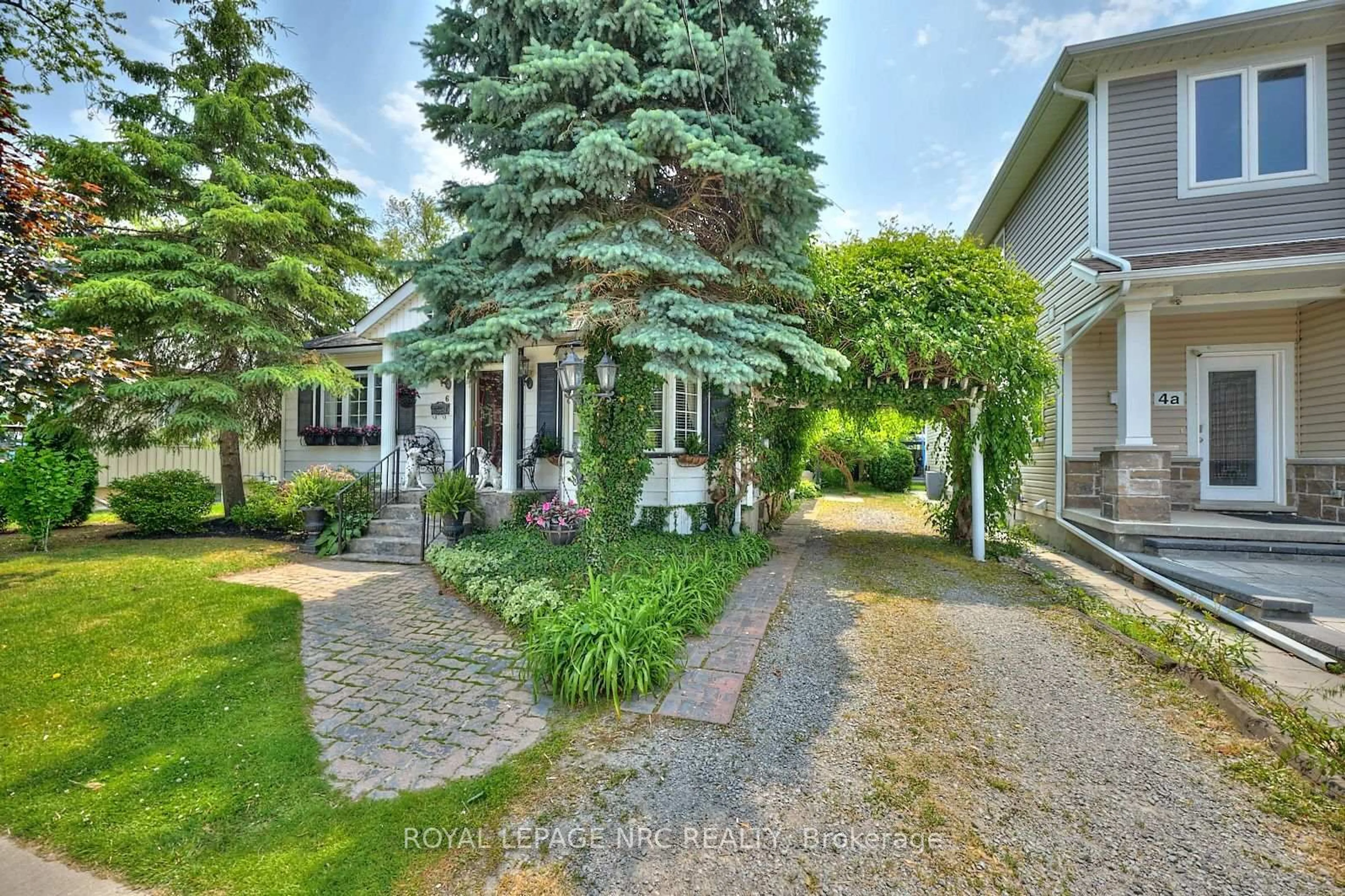 Patio, street for 6 Burness Dr, St. Catharines Ontario L2P 1J3