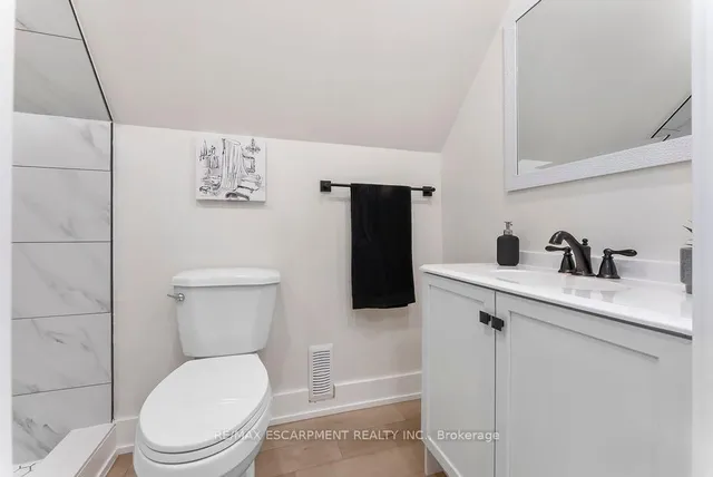 Additional property image - 272 East 15th St