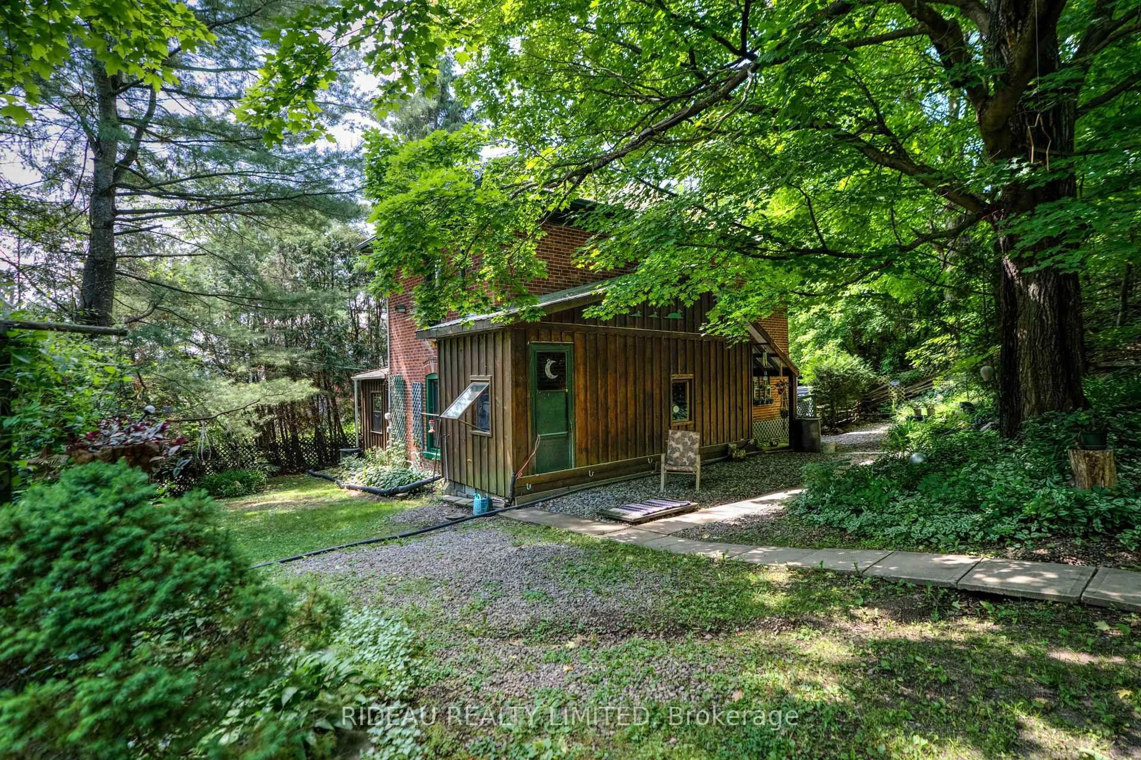 Shed for 413 Hartsgravel RR 2 Rd, Rideau Lakes Ontario K0G 1E0