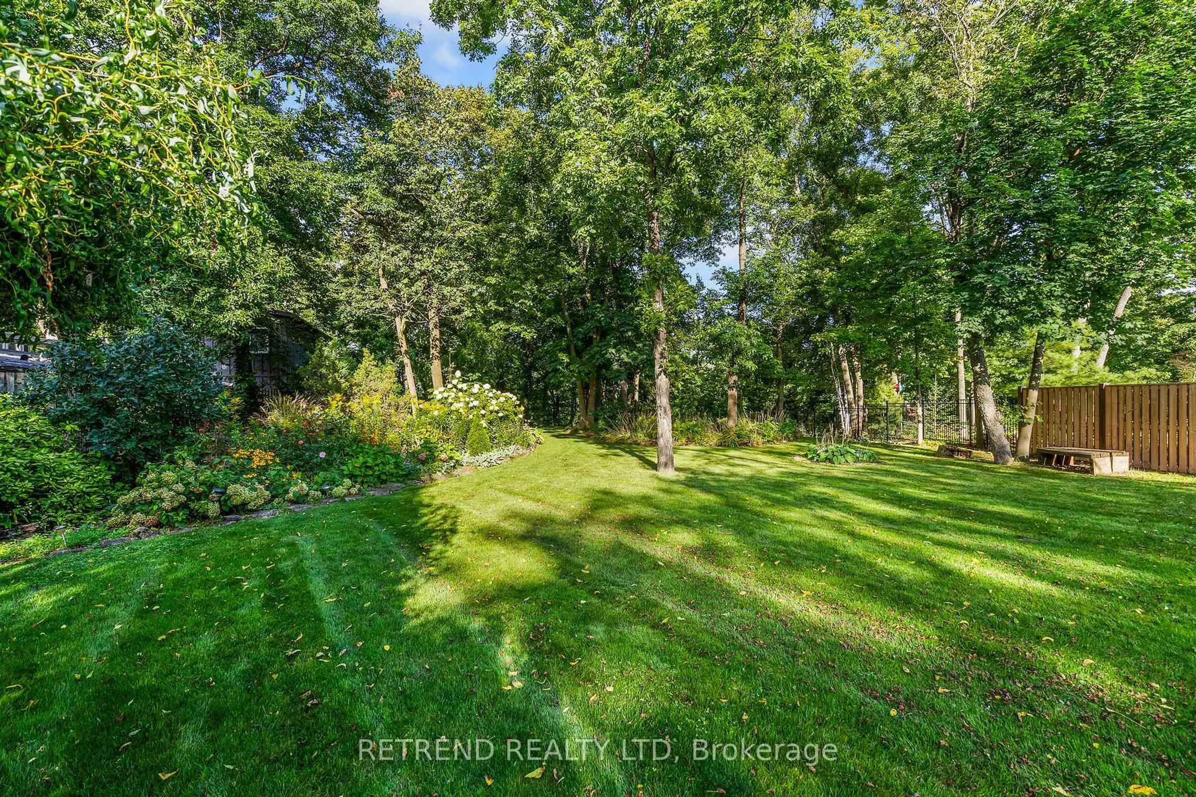 A pic from outside/outdoor area/front of a property/back of a property/a pic from drone, forest/trees view for 487 Ridge Rd, Grimsby Ontario L3M 0K5
