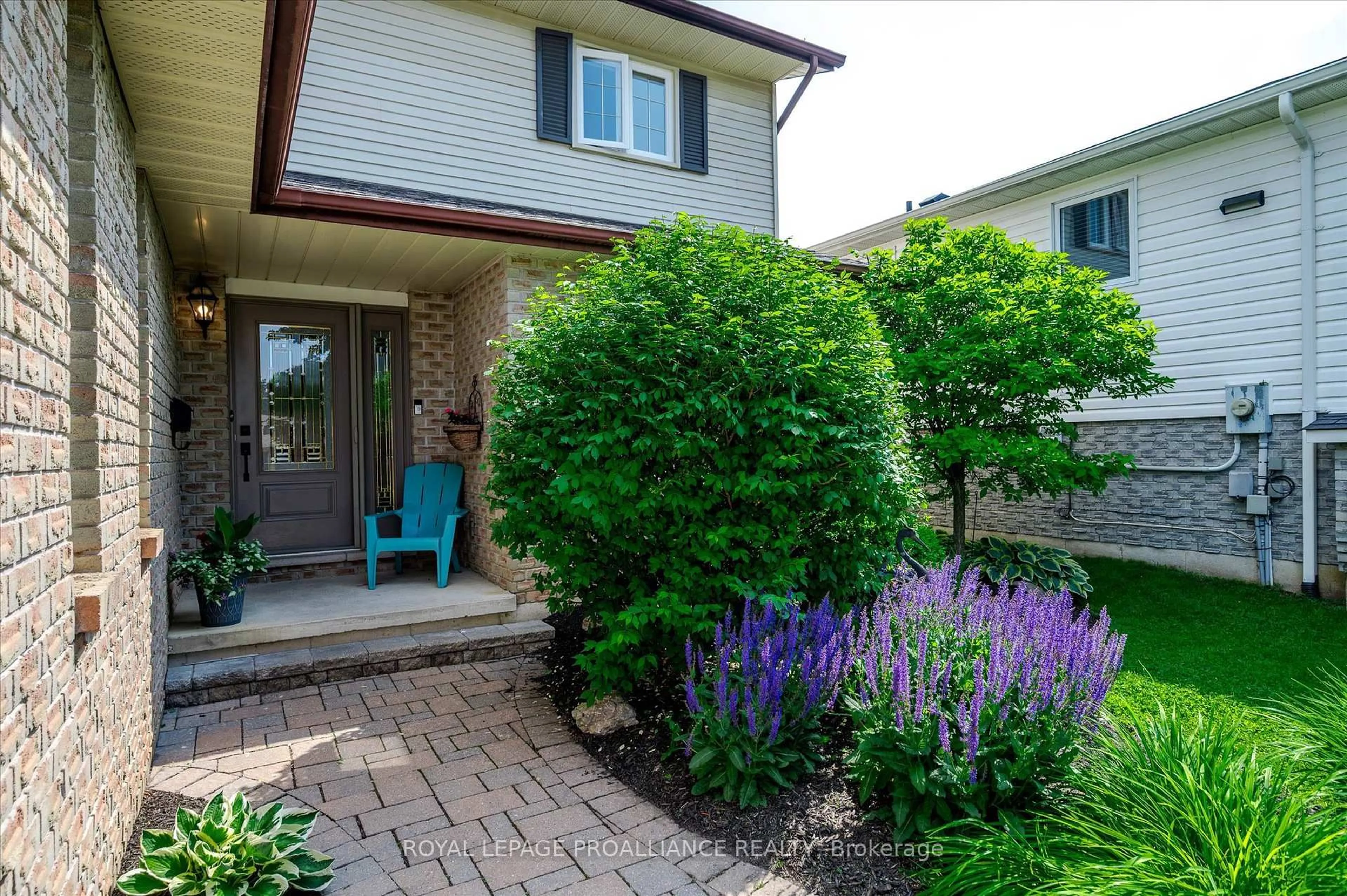 Patio, street for 2112 Lorraine Dr, Peterborough North Ontario K9L 1X4