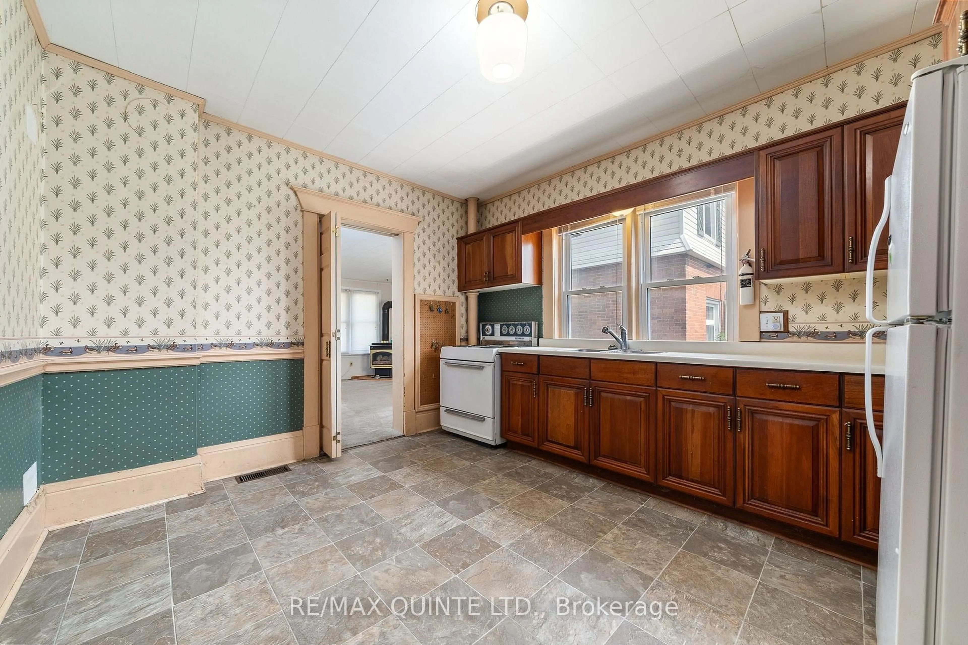 Unknown for 163 Albert St, Belleville Ontario K8N 3N5