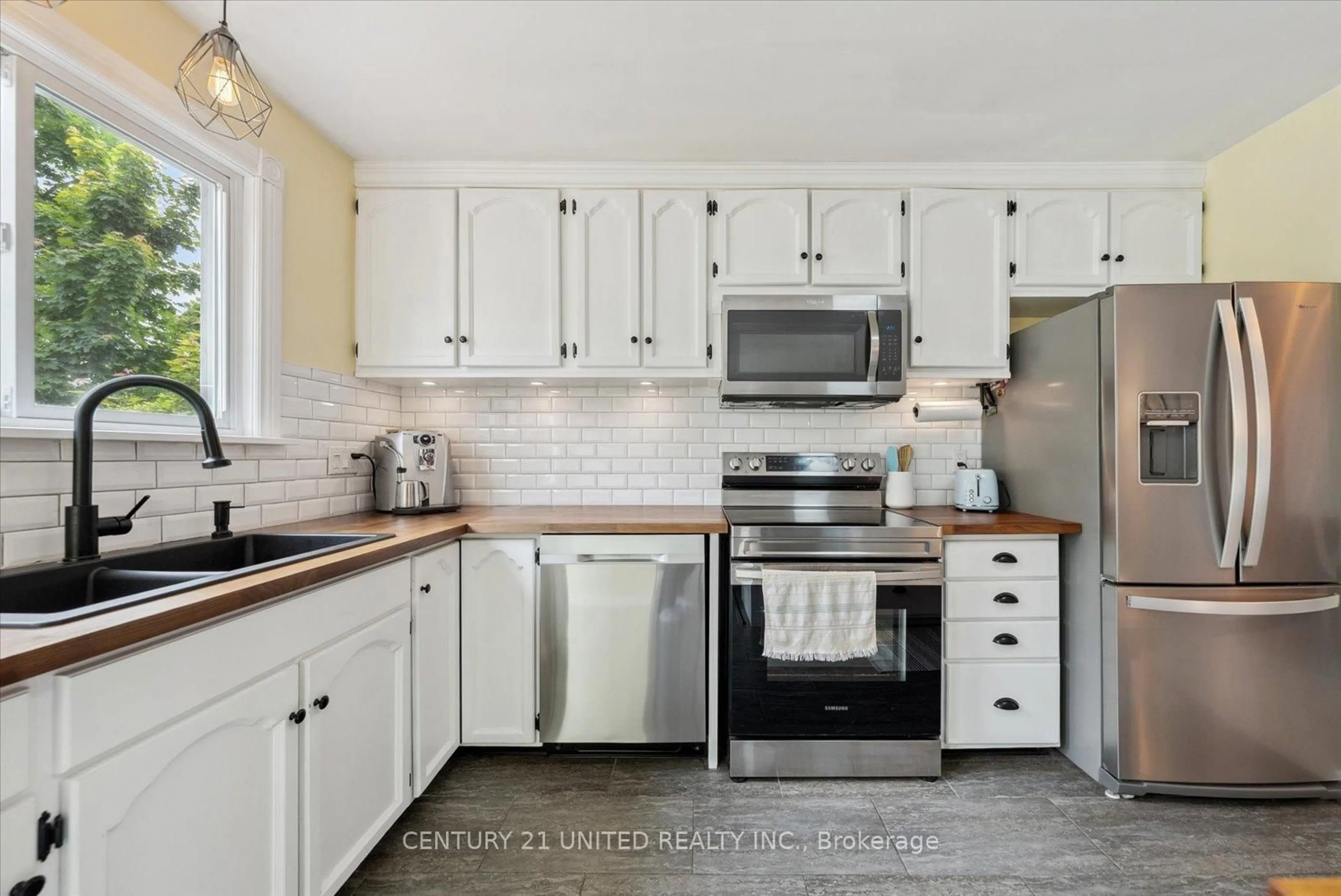 Open concept kitchen, ceramic/tile floor for 111 Albert St, Selwyn Ontario K0L 2H0