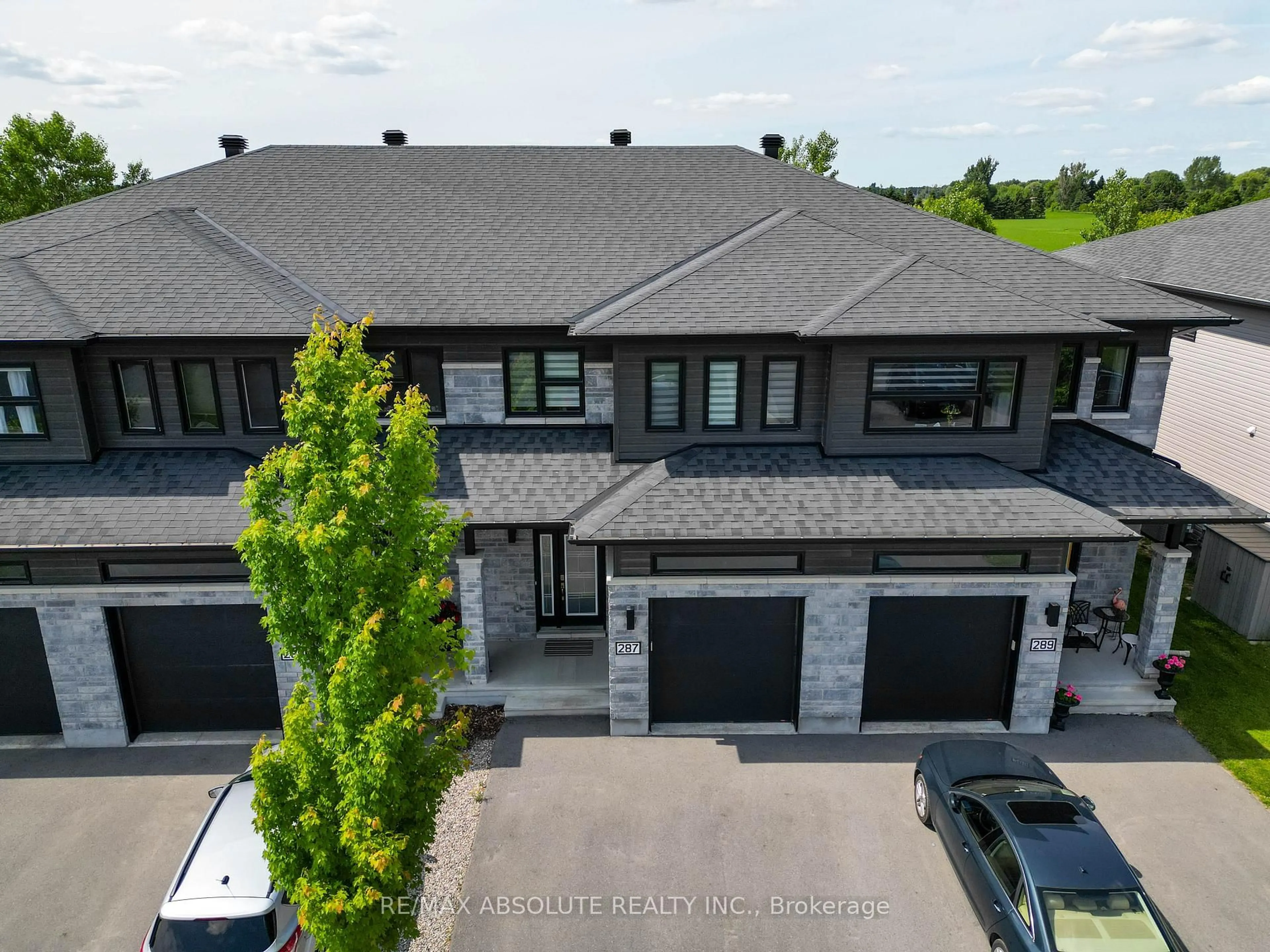 A pic from outside/outdoor area/front of a property/back of a property/a pic from drone, street for 287 Belfort St, Russell Ontario K0A 1W0