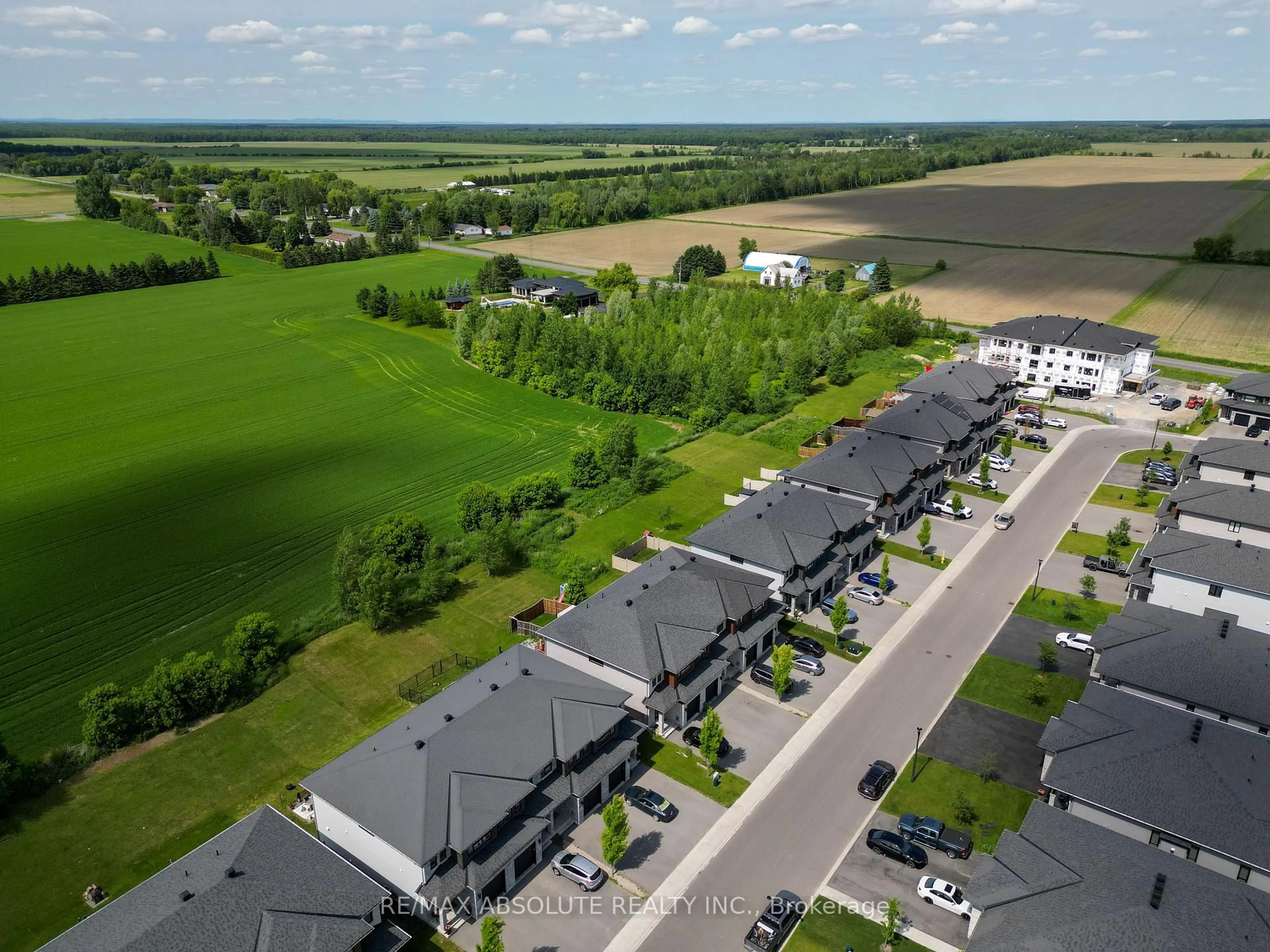 A pic from outside/outdoor area/front of a property/back of a property/a pic from drone, street for 287 Belfort St, Russell Ontario K0A 1W0