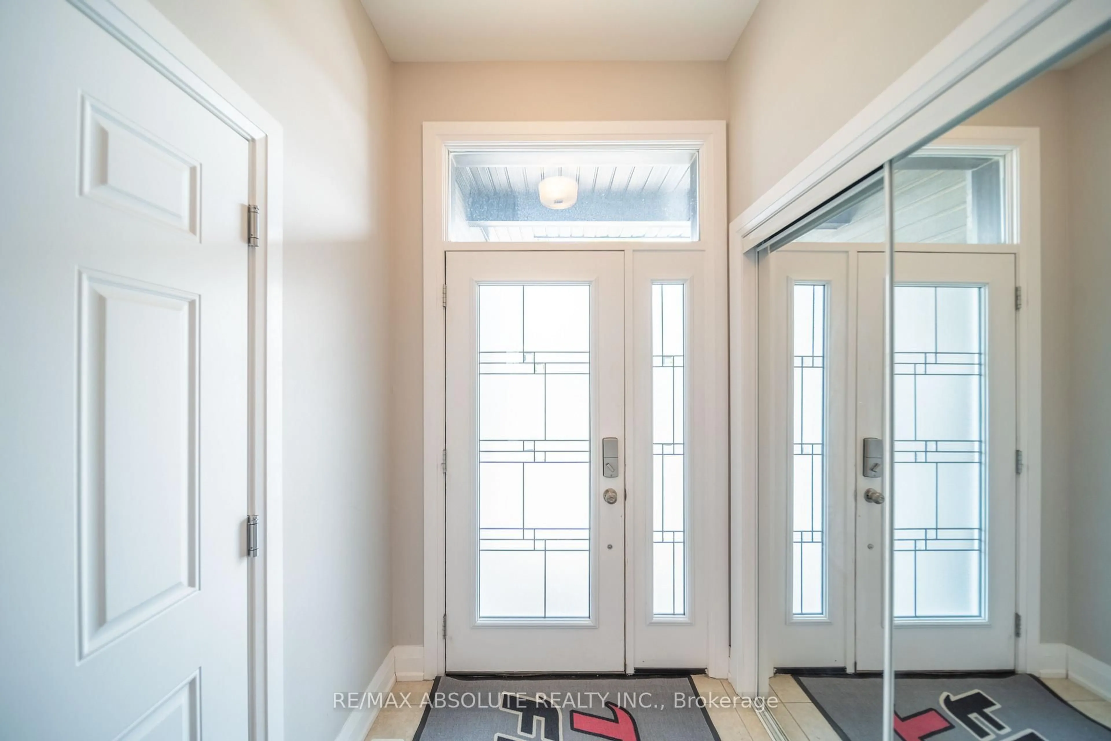 Indoor entryway for 287 Belfort St, Russell Ontario K0A 1W0
