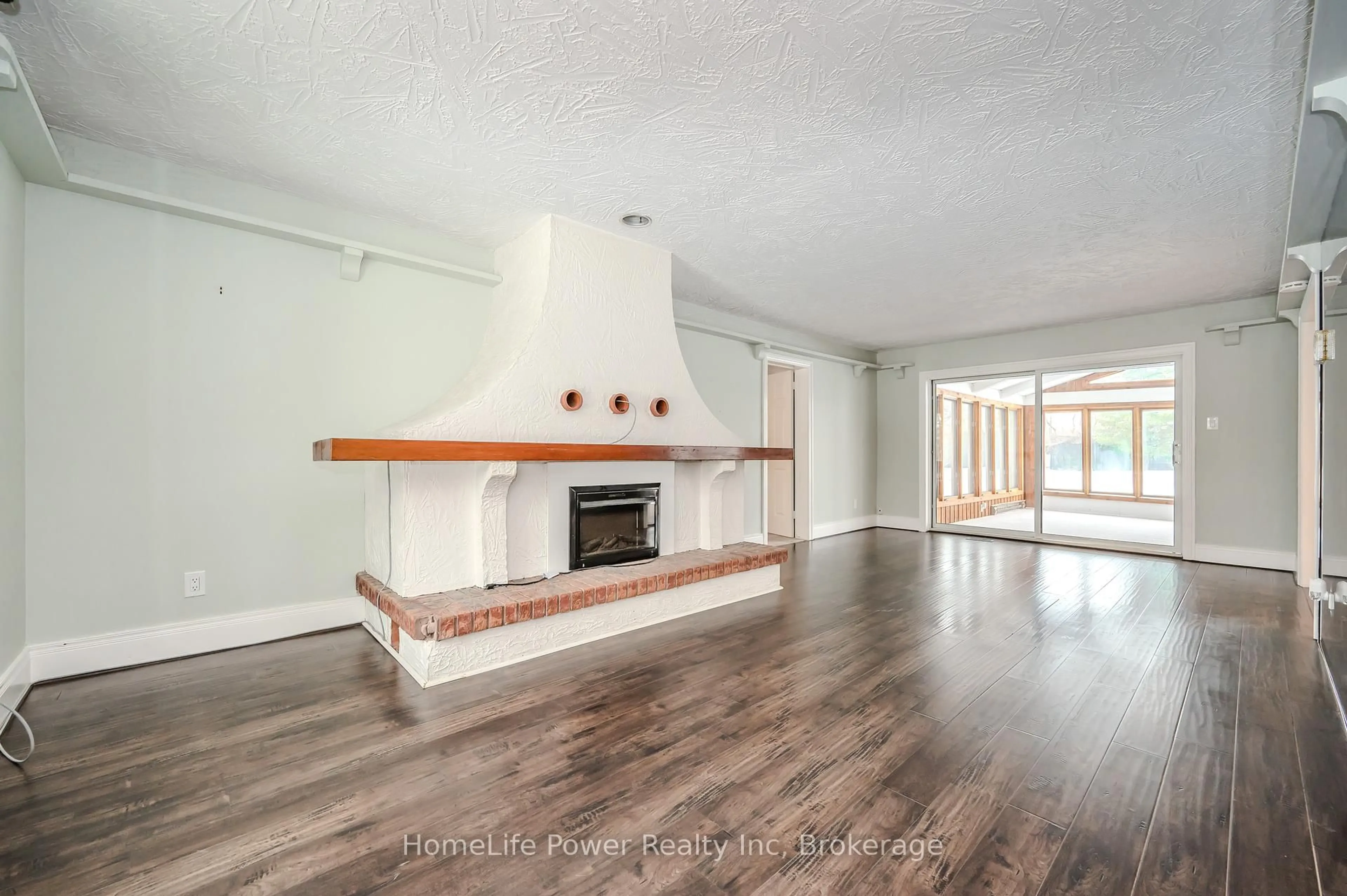 Living room with furniture, unknown for 4290 Victoria Rd, Puslinch Ontario N0B 2J0