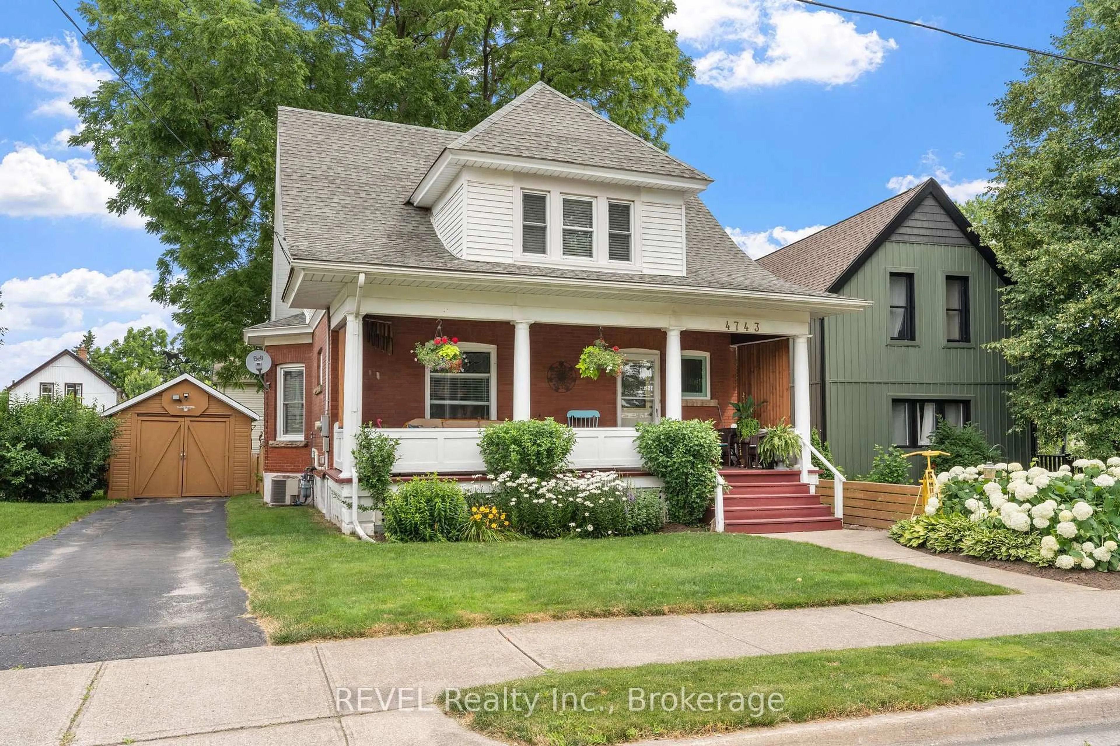 Home with brick exterior material, street for 4743 Epworth Circ, Niagara Falls Ontario L2E 1E1