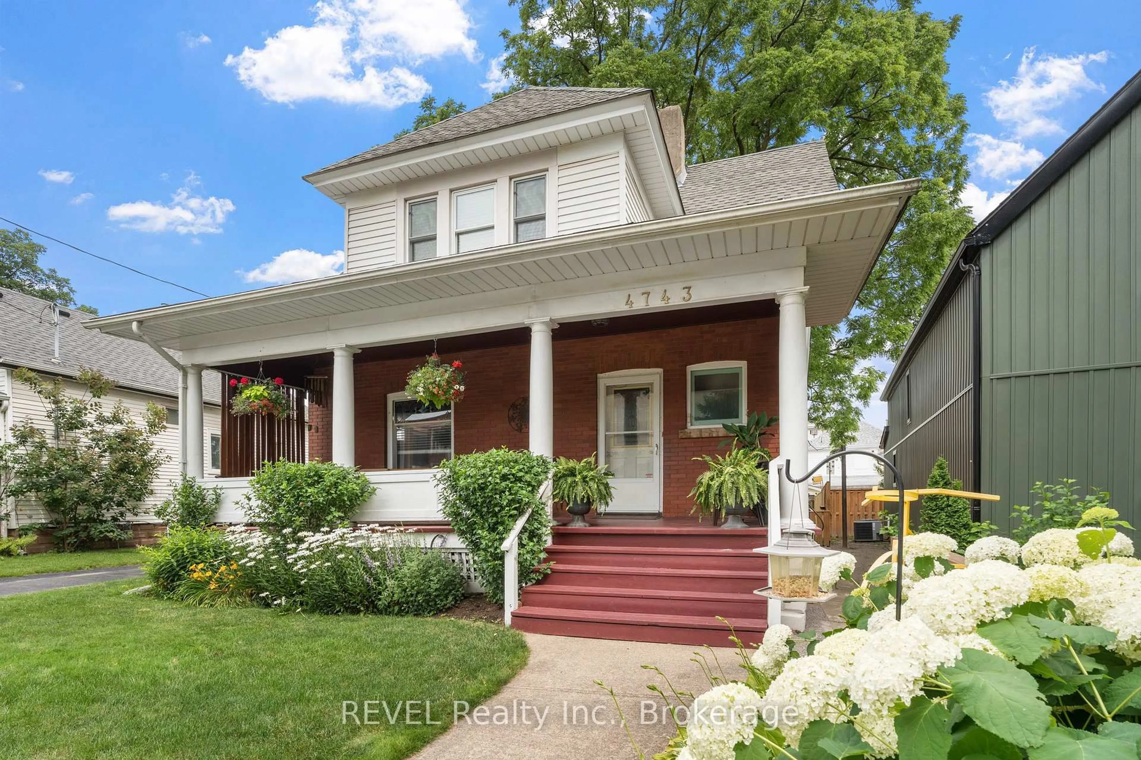 Home with brick exterior material, street for 4743 Epworth Circ, Niagara Falls Ontario L2E 1E1