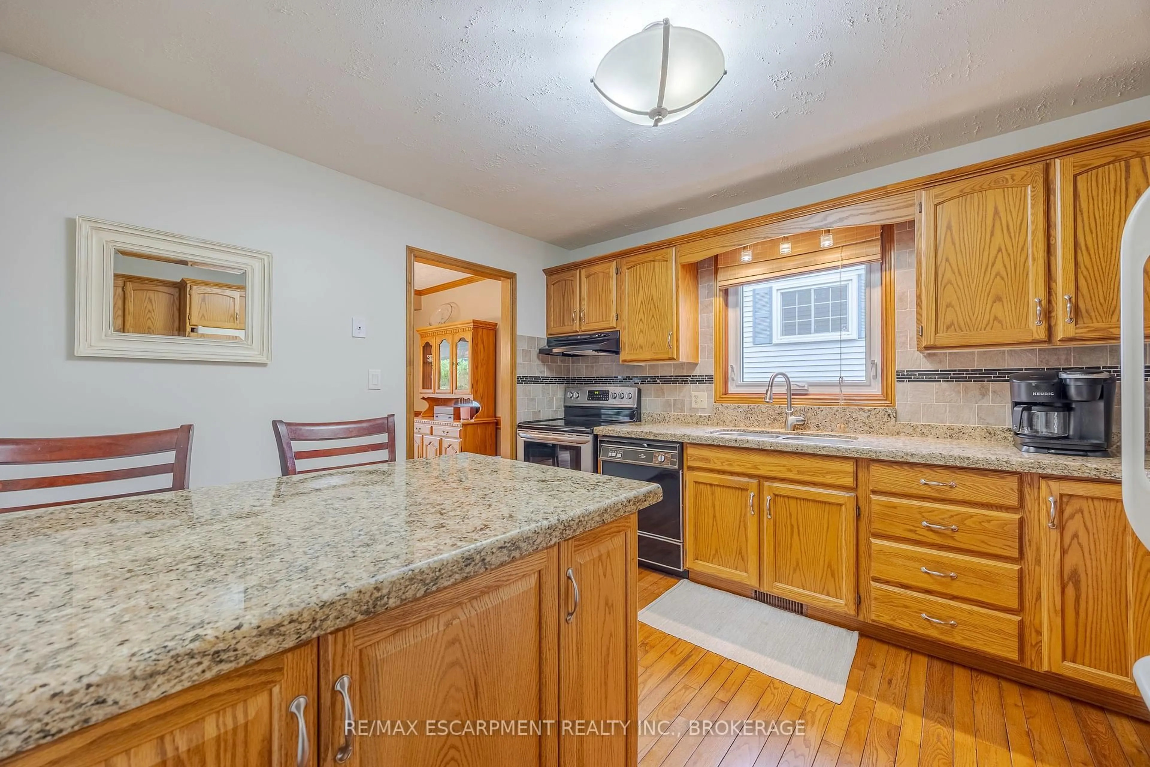 Standard kitchen, unknown for 7543 Merritt Ave, Niagara Falls Ontario L2G 5C3