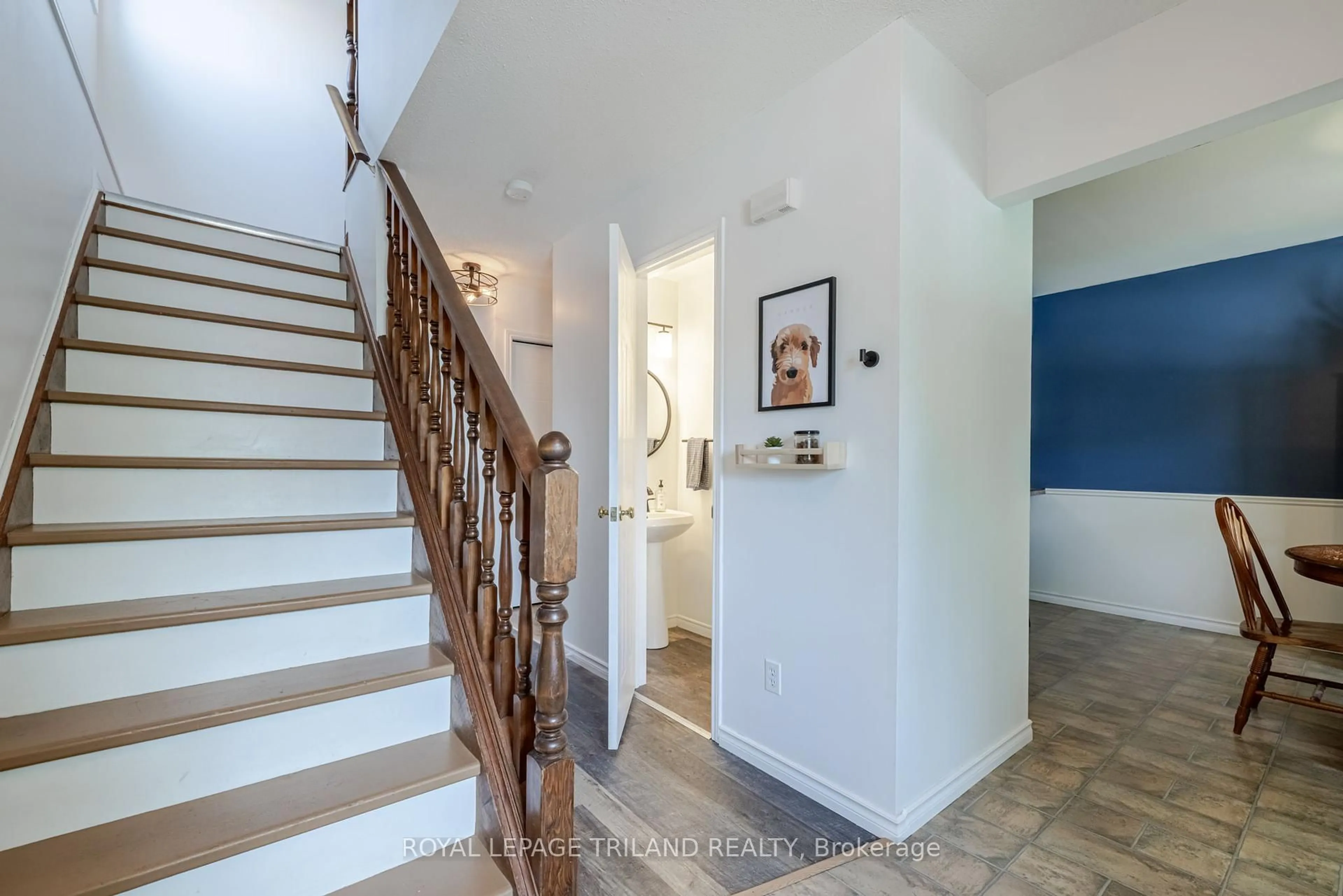 Indoor entryway for 147 Gerald Cres, London South Ontario N5Z 5A3