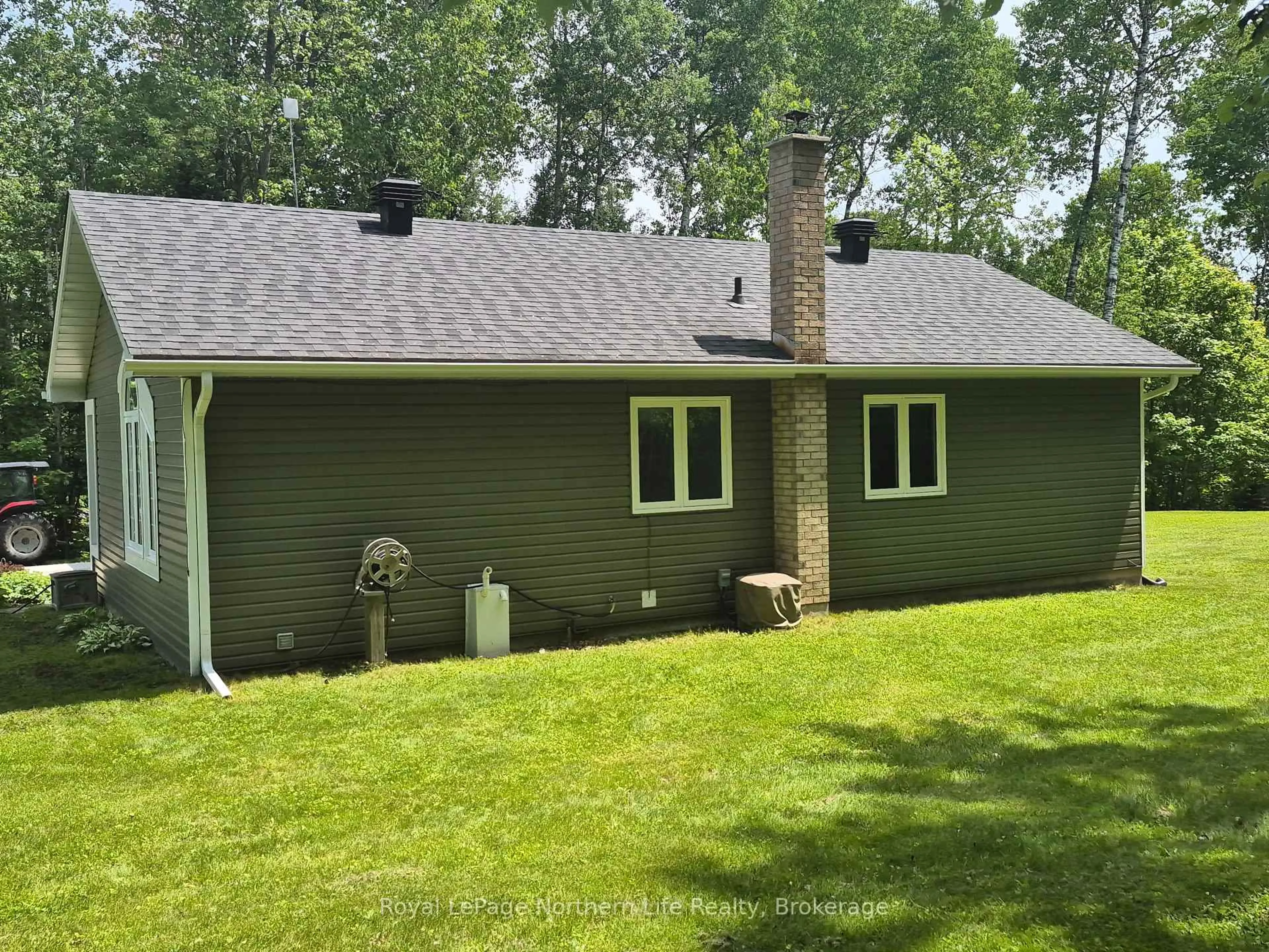 Home with vinyl exterior material, unknown for 1140 Von Doeler Rd, Bonfield Ontario P0H 2E0