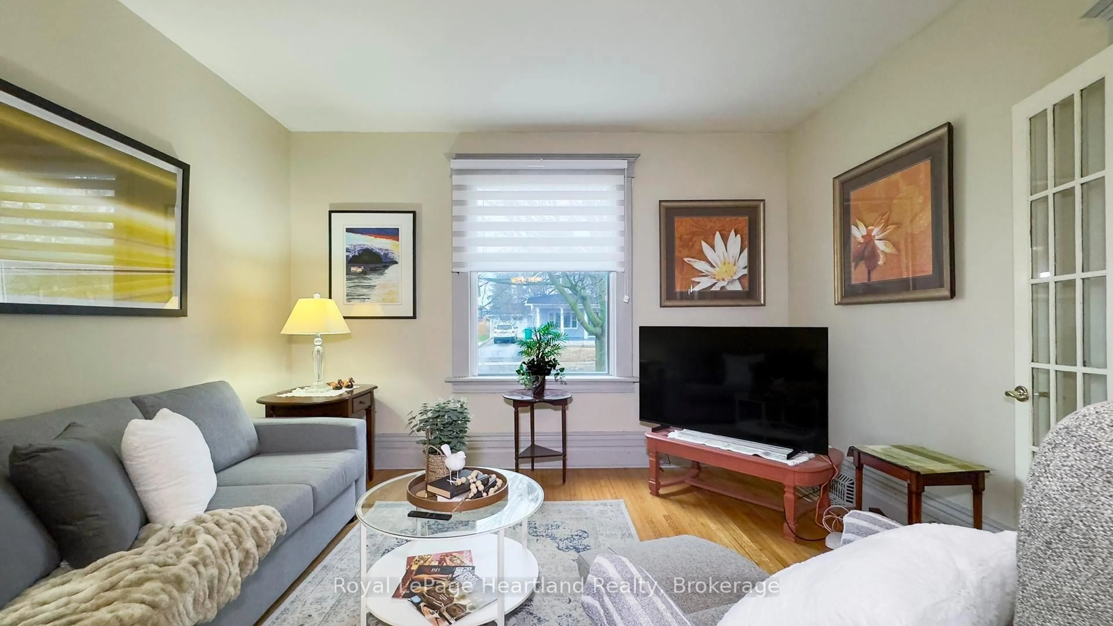 Living room with furniture, wood/laminate floor for 123 Keays St, Goderich Ontario N7A 3N1