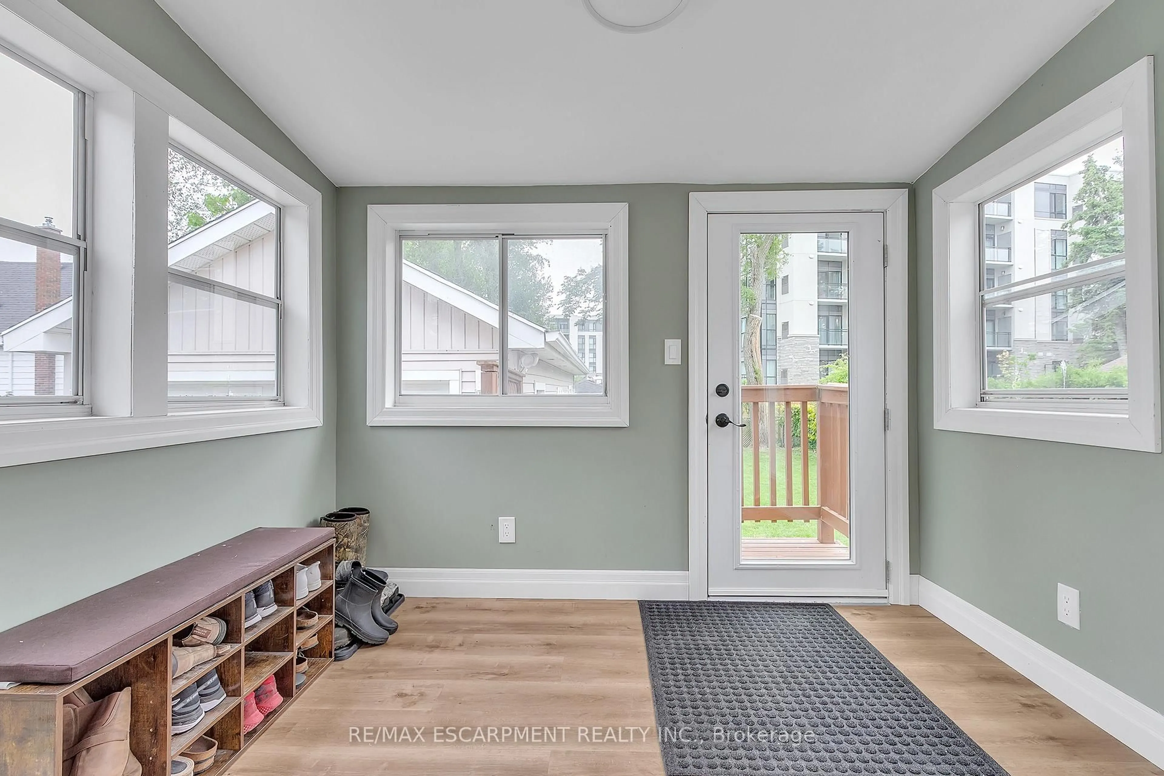 Indoor entryway for 5 Terrace Hill Rd, St. Catharines Ontario L2P 2T6