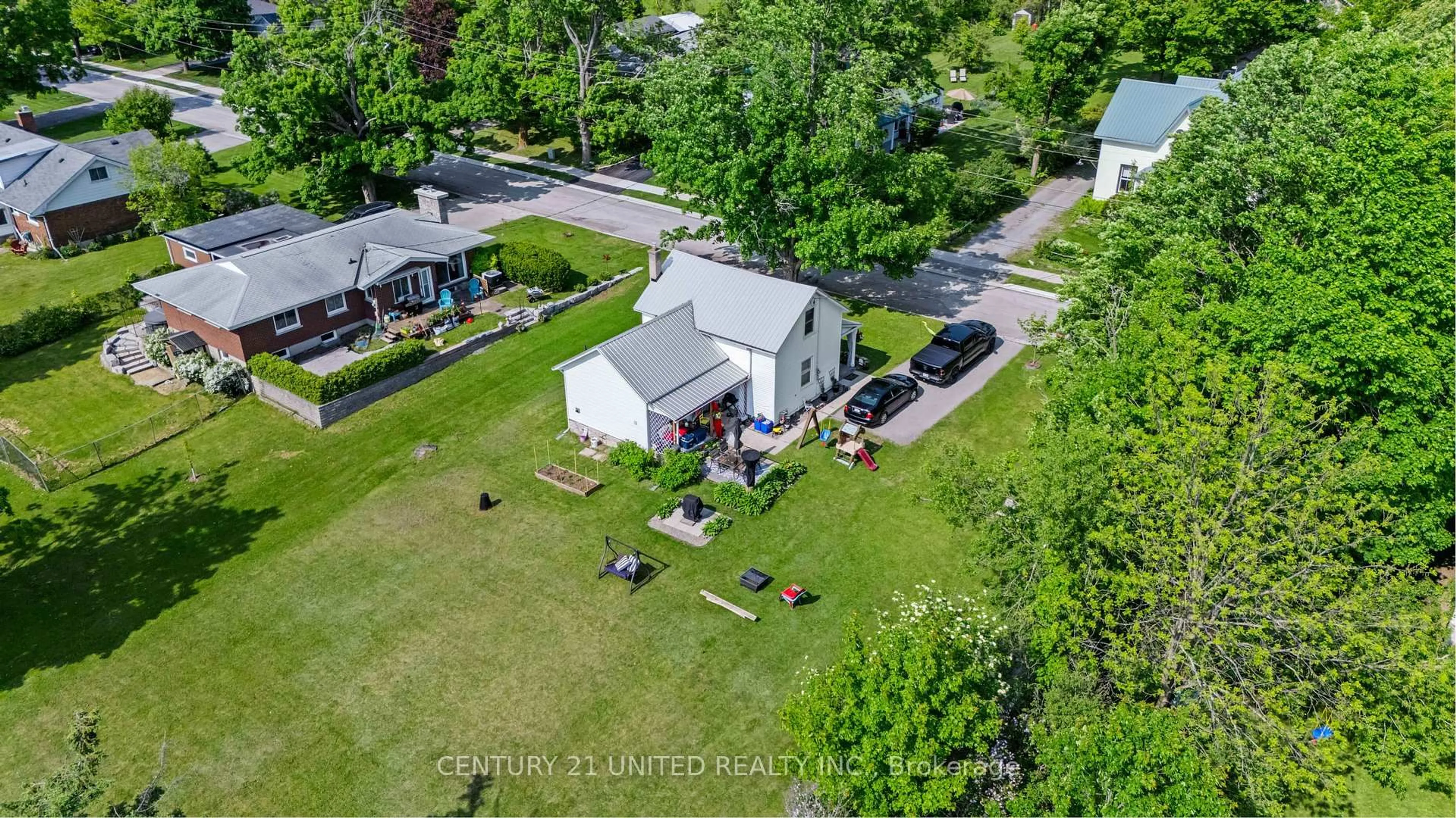 A pic from outside/outdoor area/front of a property/back of a property/a pic from drone, street for 27 Prospect St, Selwyn Ontario K0L 2H0
